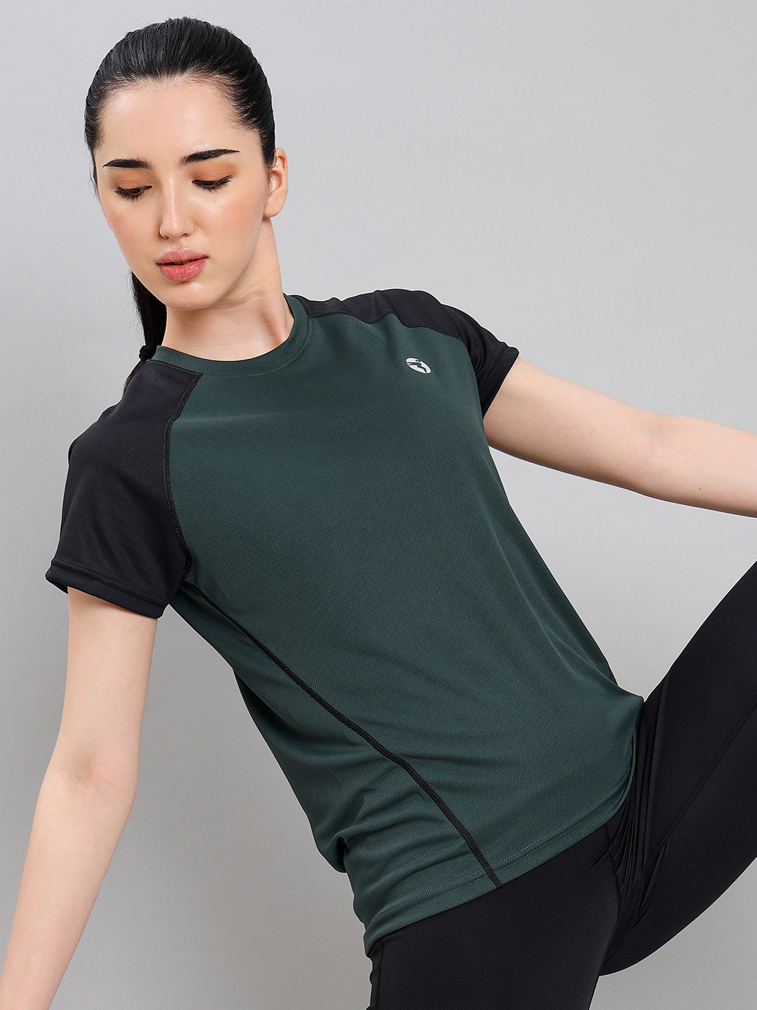 

Technosport Colourblocked Round Neck Antimicrobial Slim Fit T-shirt, Green