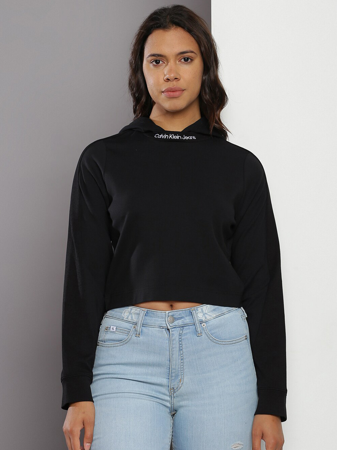 

Calvin Klein Jeans Long Sleeves Hooded Crop Sweatshirt, Black