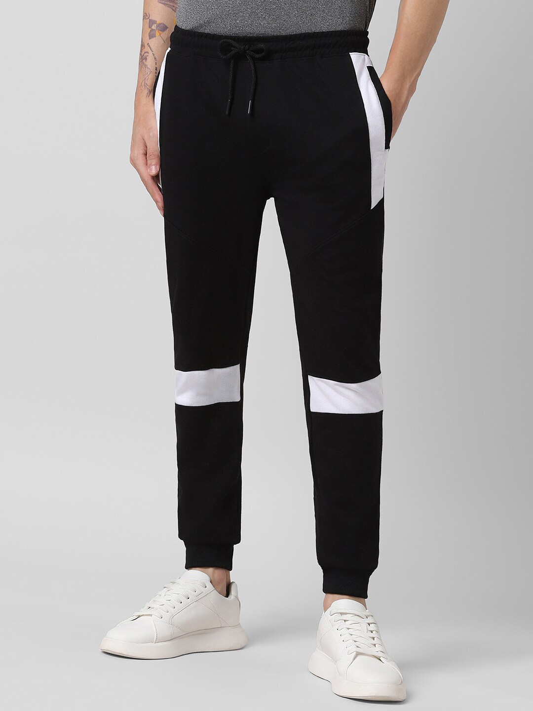 

People Men Colourblocked Mid-Rise Joggers, Black