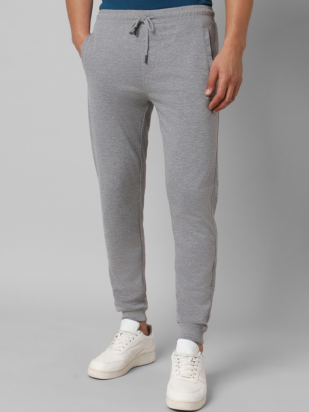 

People Men Grey Mid Rise Joggers
