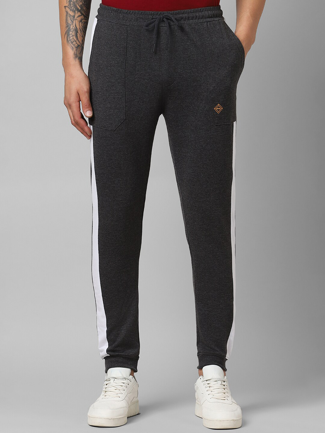 

People Men Grey Mid Rise Joggers
