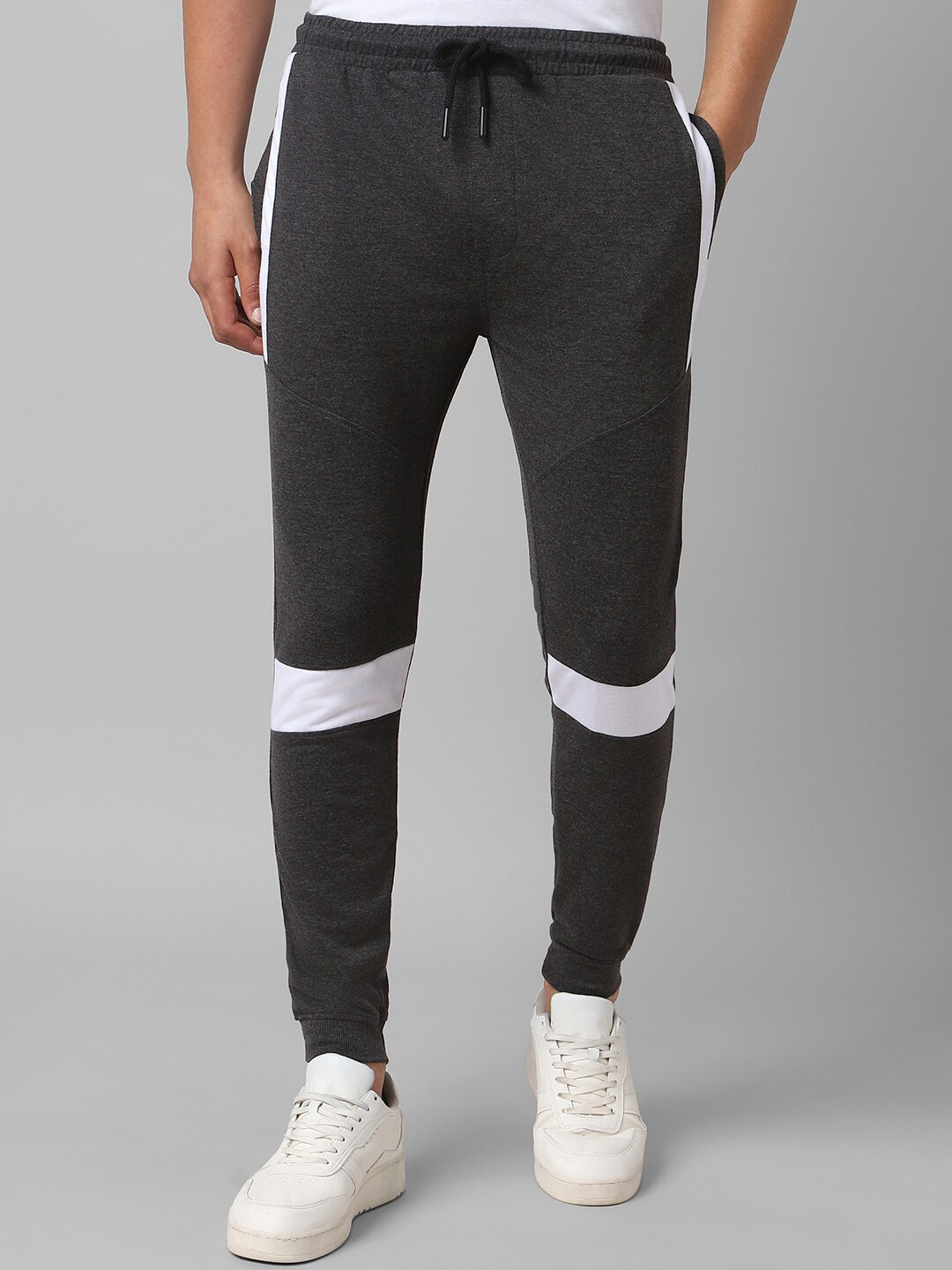 

People Men Grey Mid Rise Joggers