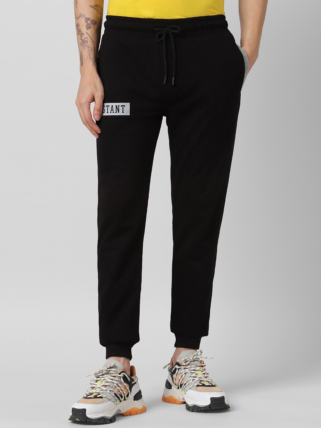 

People Men Black Mid Rise Joggers