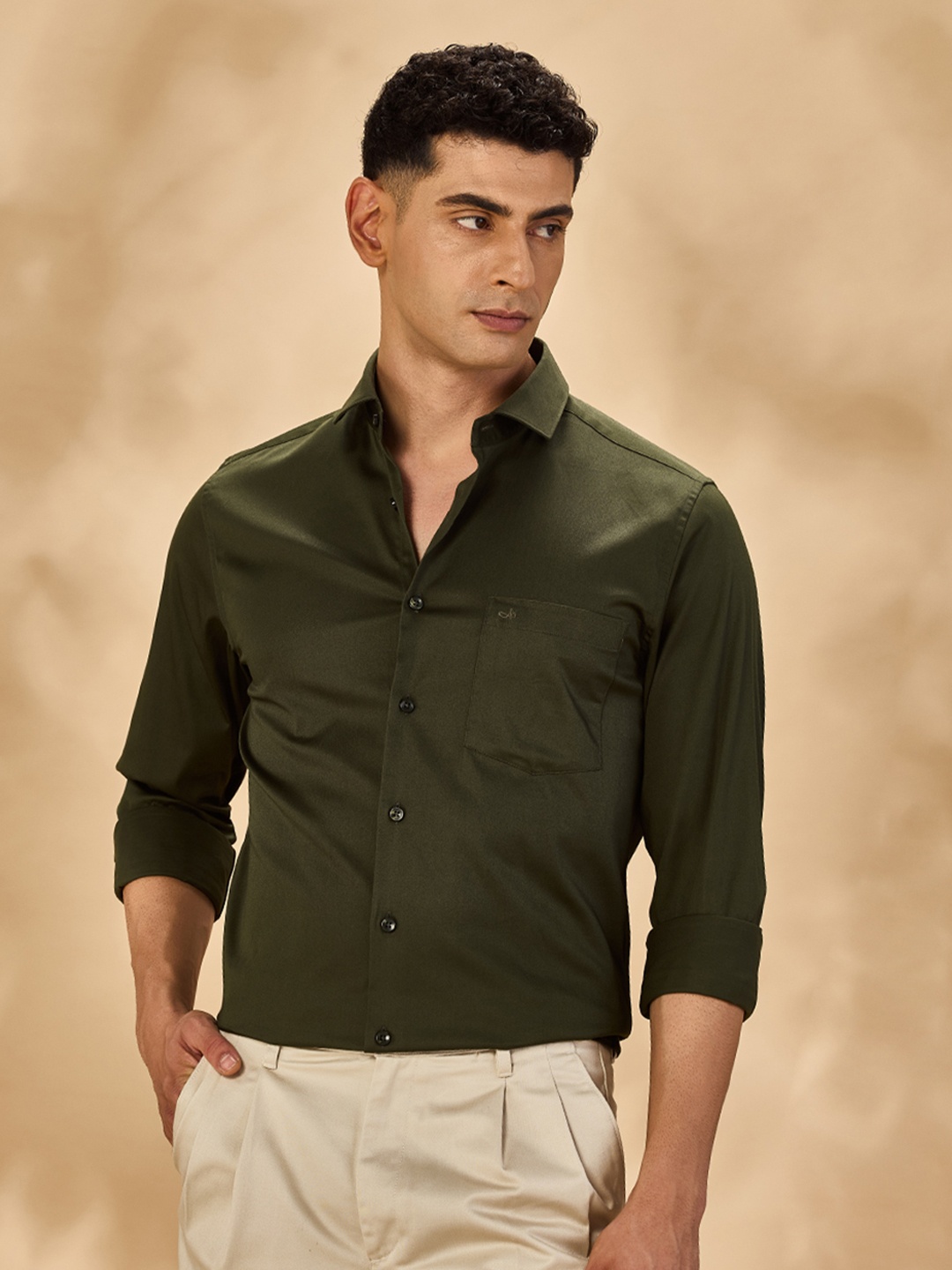 

Aldeno India Slim Spread Collar Satin Formal Shirt, Olive