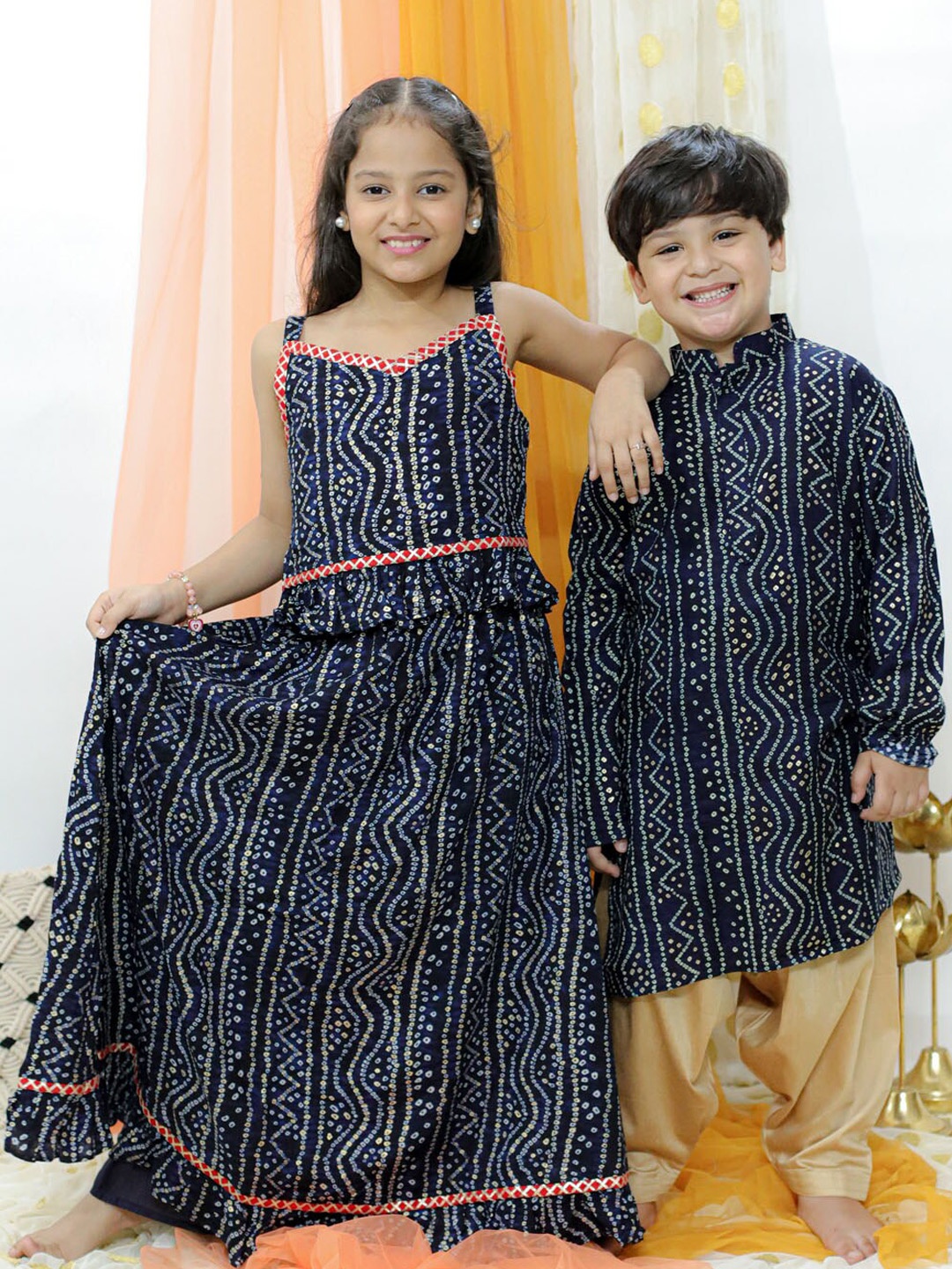 

VASTRAMAY Boys Bandhani Printed Mandarin Collar Kurta with Patiala, Navy blue