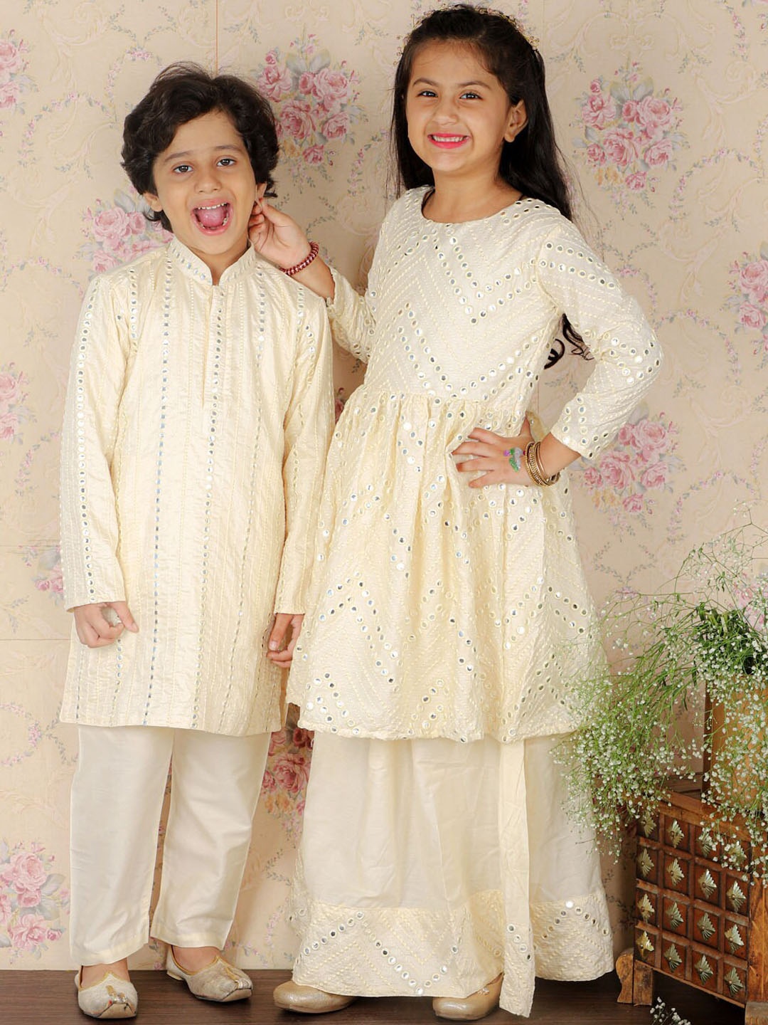 

VASTRAMAY Boys Embroidered Mirror Work Mandarin collar Kurta With Pyjamas, Cream