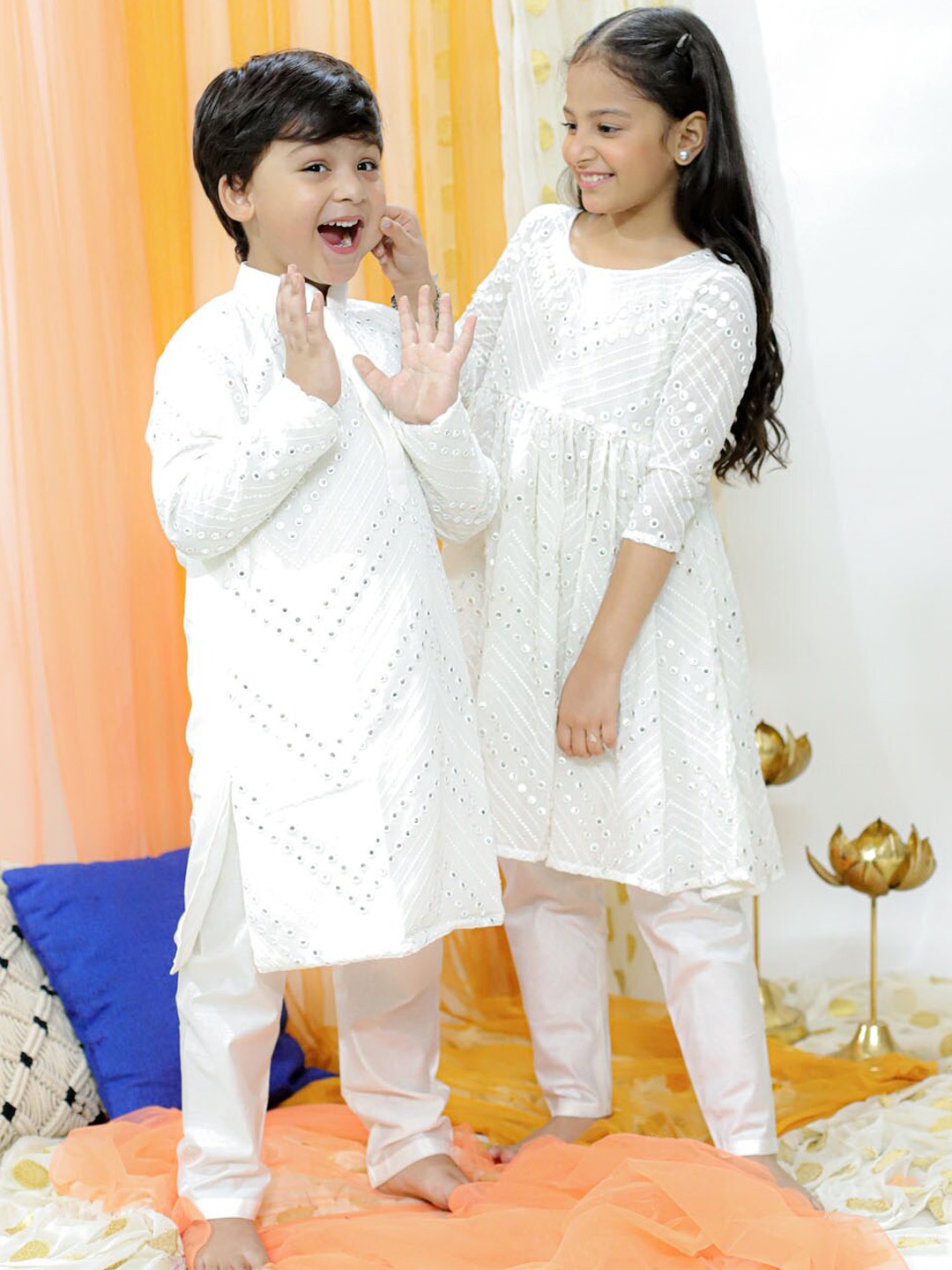 

VASTRAMAY Boys Embroidered Mirror Work Mandarin collar Kurta With Pyjamas, White