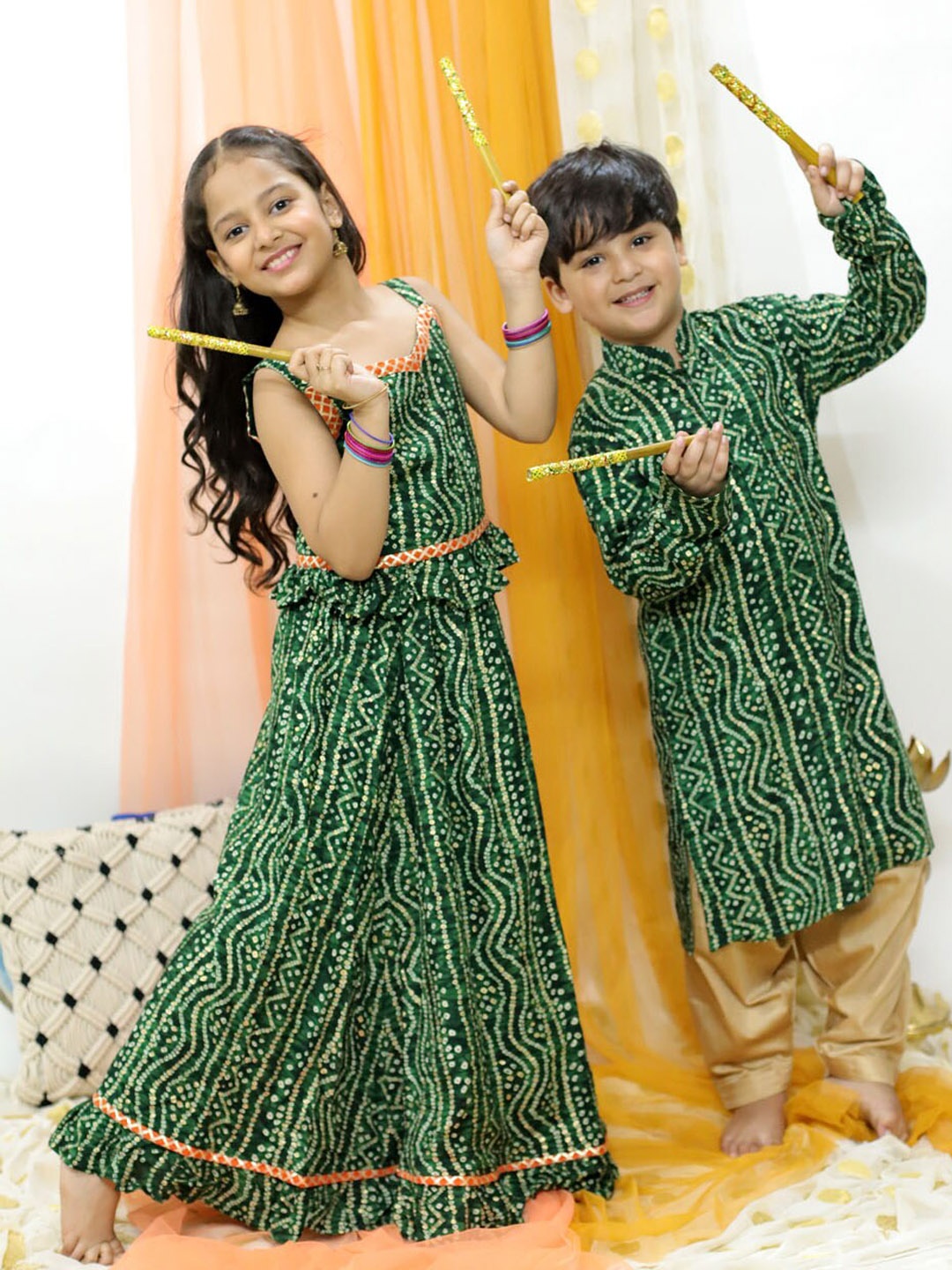 

VASTRAMAY Boys Bandhani Printed Mandarin Collar Kurta with Patiala, Green