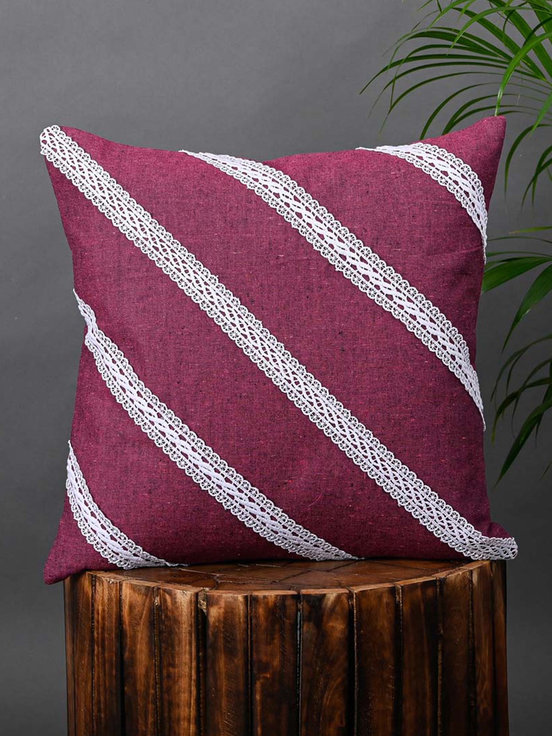 

OUSSUM 2 Pcs Pink & White Lace Detailed Cotton Square Cushion Covers