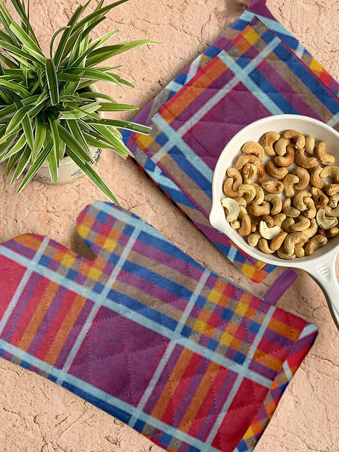

Lushomes Red & Blue 4 Pieces Checked Pure Cotton Oven Gloves & Pot Holders