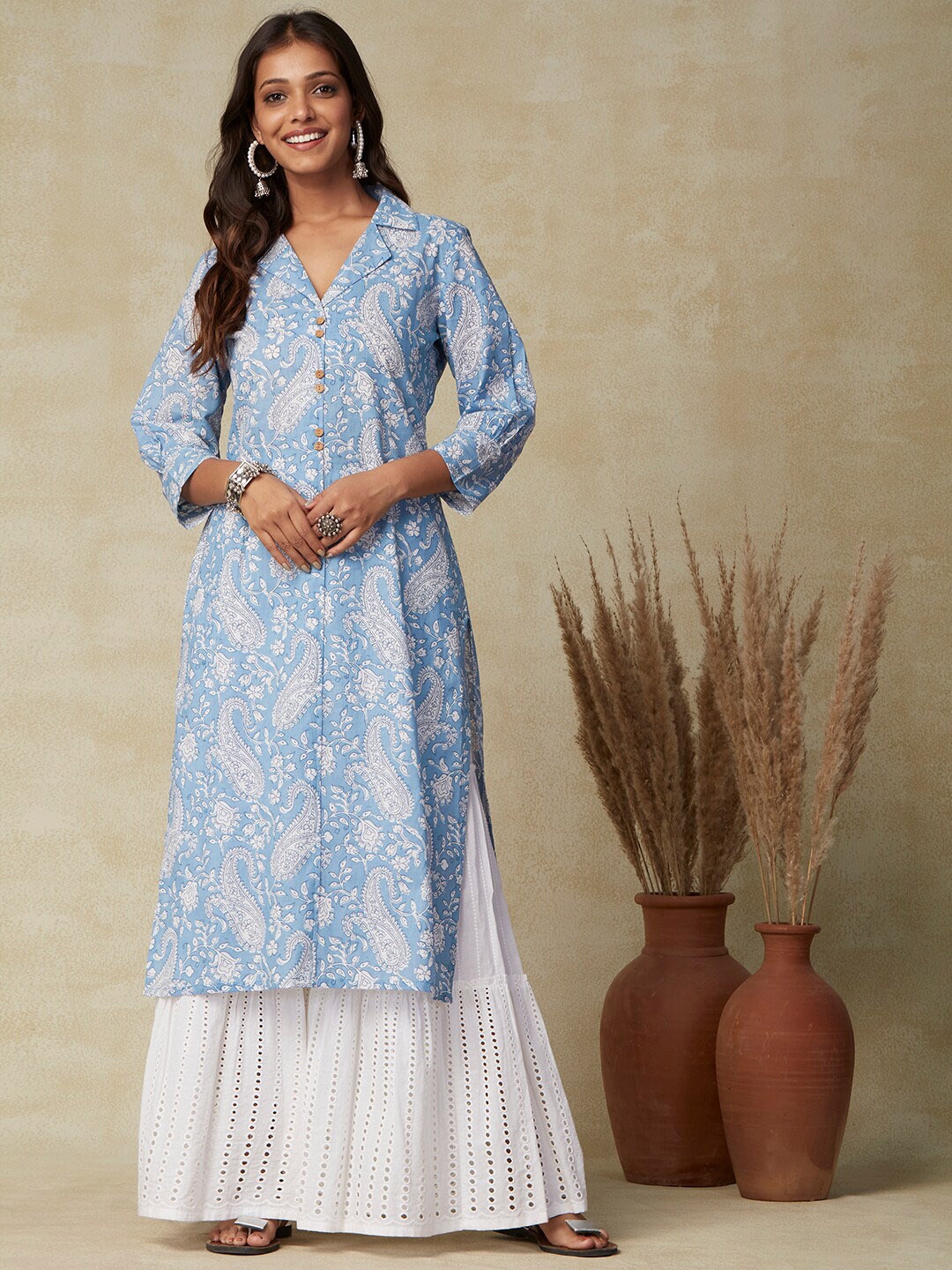 

FASHOR Paisley Printed Lapel Collar Straight Kurta, Blue