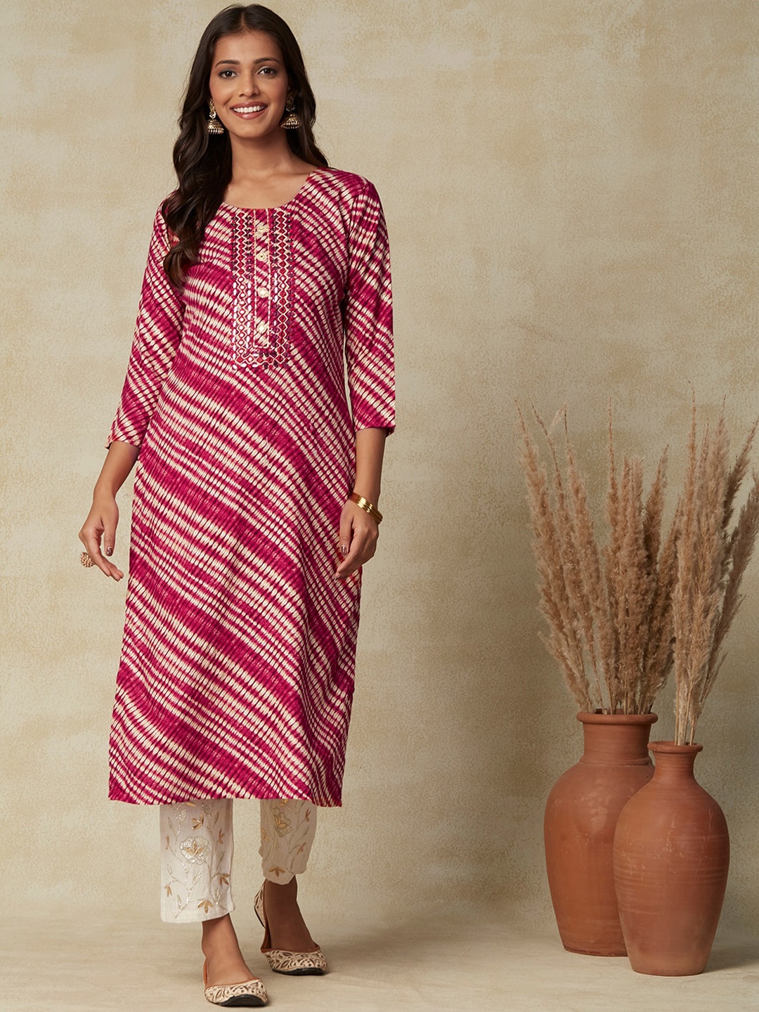

FASHOR Pink Leheriya Printed Mirror Work Kurta