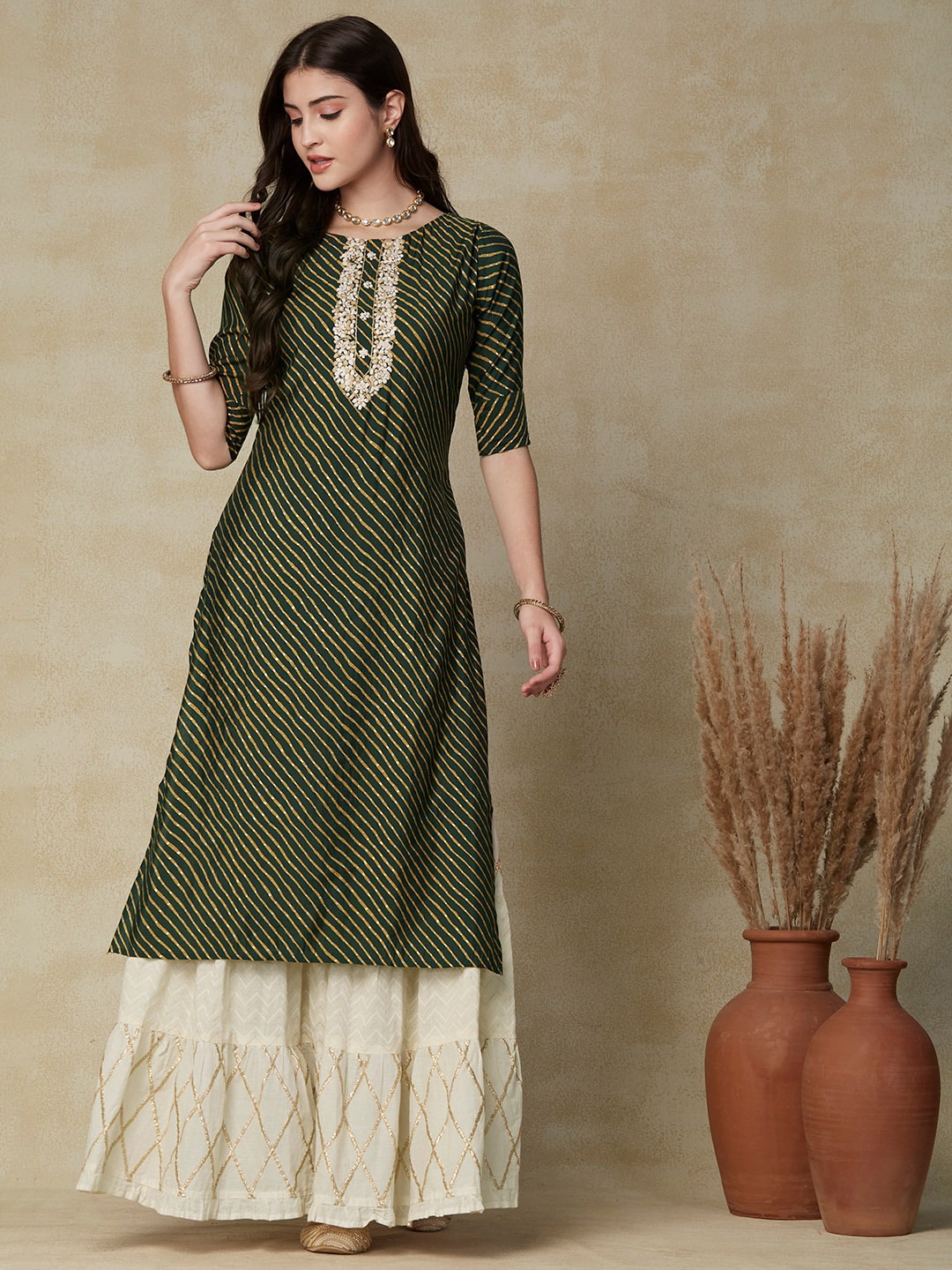 

FASHOR Leheriya Printed Thread Work Straight Kurta, Green