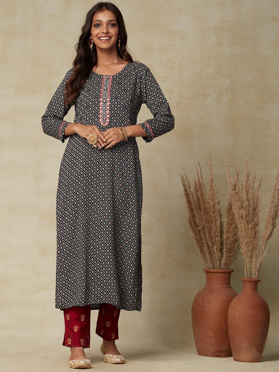 

FASHOR Black Ethnic Motifs Embroidered Thread Work Kurta