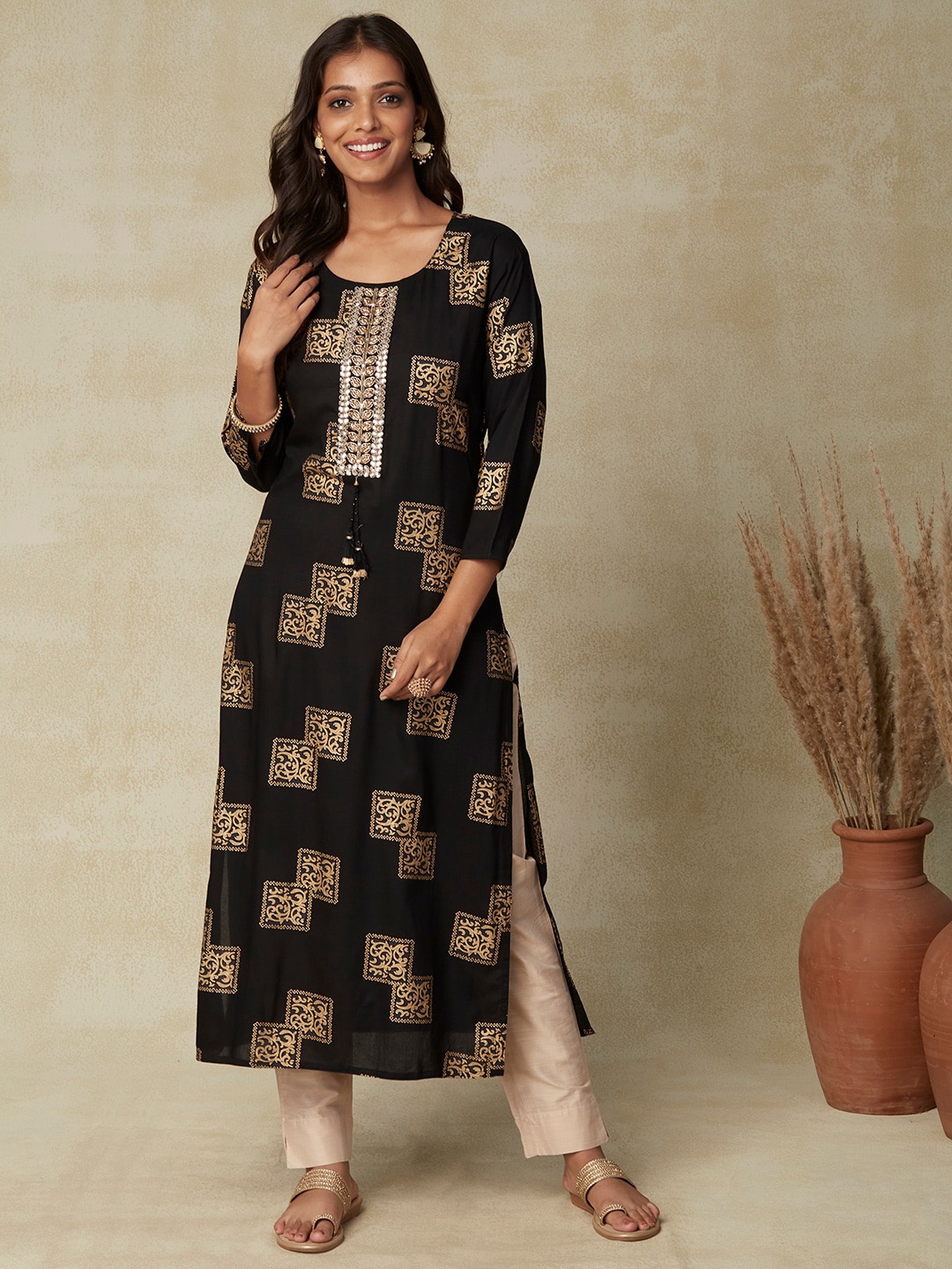 

FASHOR Ethnic Motifs Printed Embroidered Kurta, Black