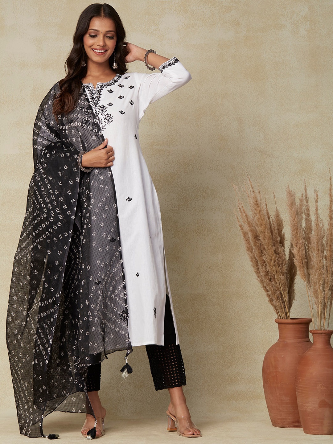 

FASHOR White Floral Embroidered Thread Work Pure Cotton Kurta With Dupatta