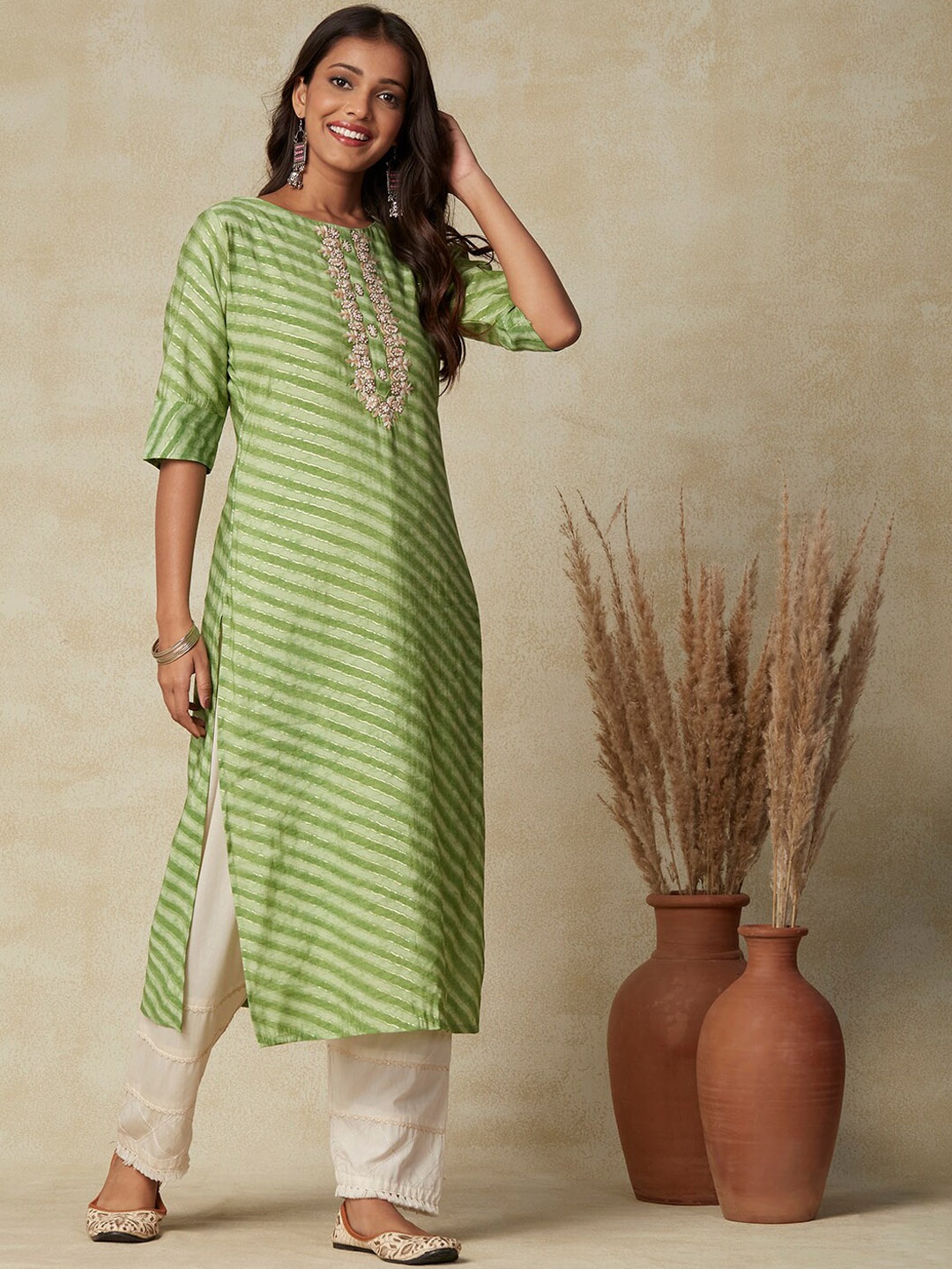 

FASHOR Leheriya Printed Thread Work Straight Kurta, Green