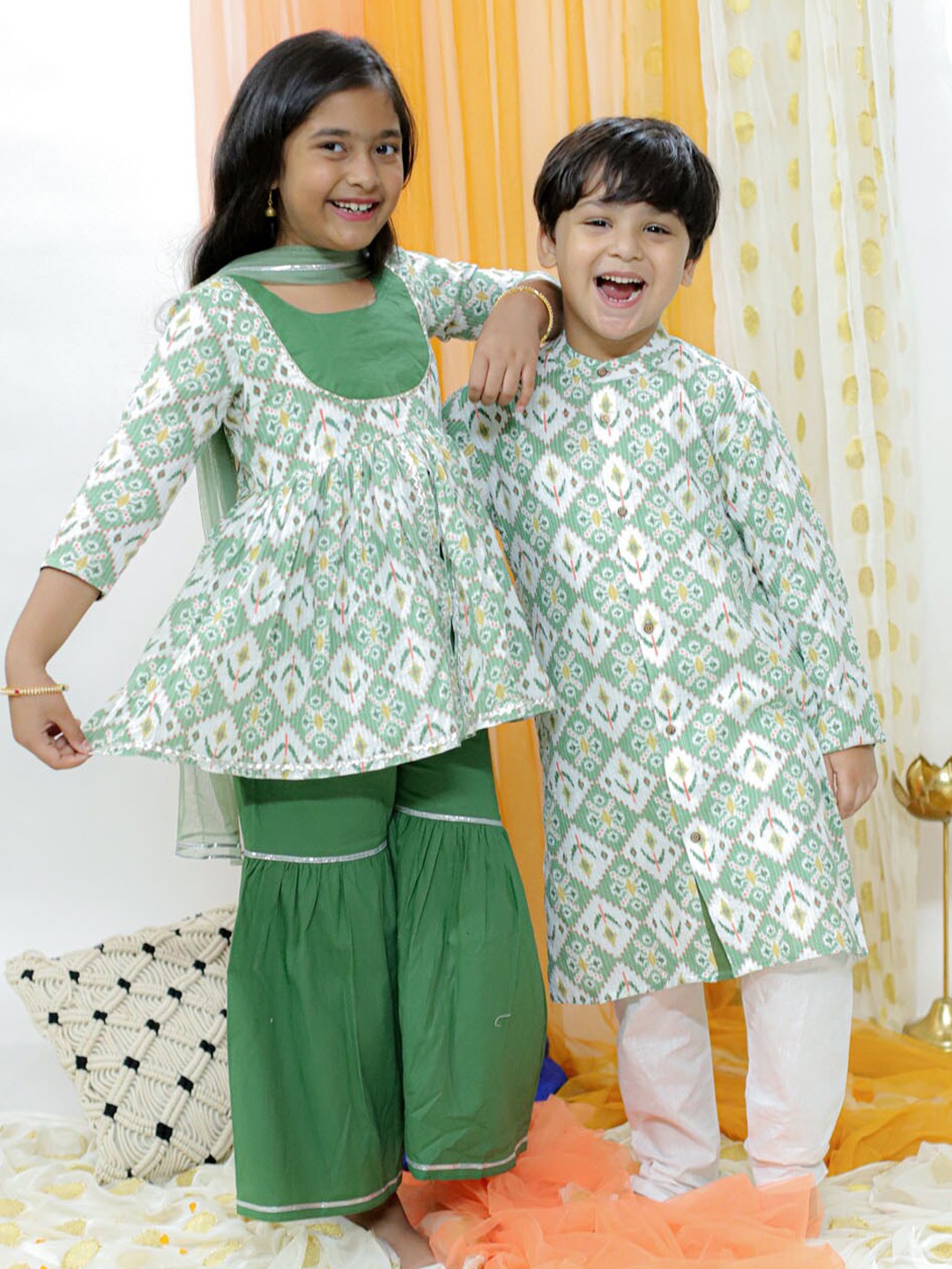 

VASTRAMAY Girls Ethnic Motifs Printed Gotta Patti Pure Cotton Kurti With Sharara & Dupatta, Green