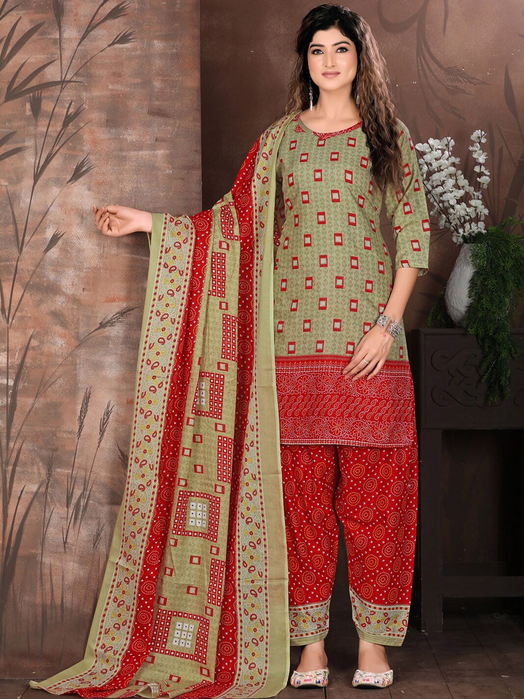 

KALINI Round Neck Ethnic Printed Regular Cotton Kurta & Patiala With Dupatta, Pink
