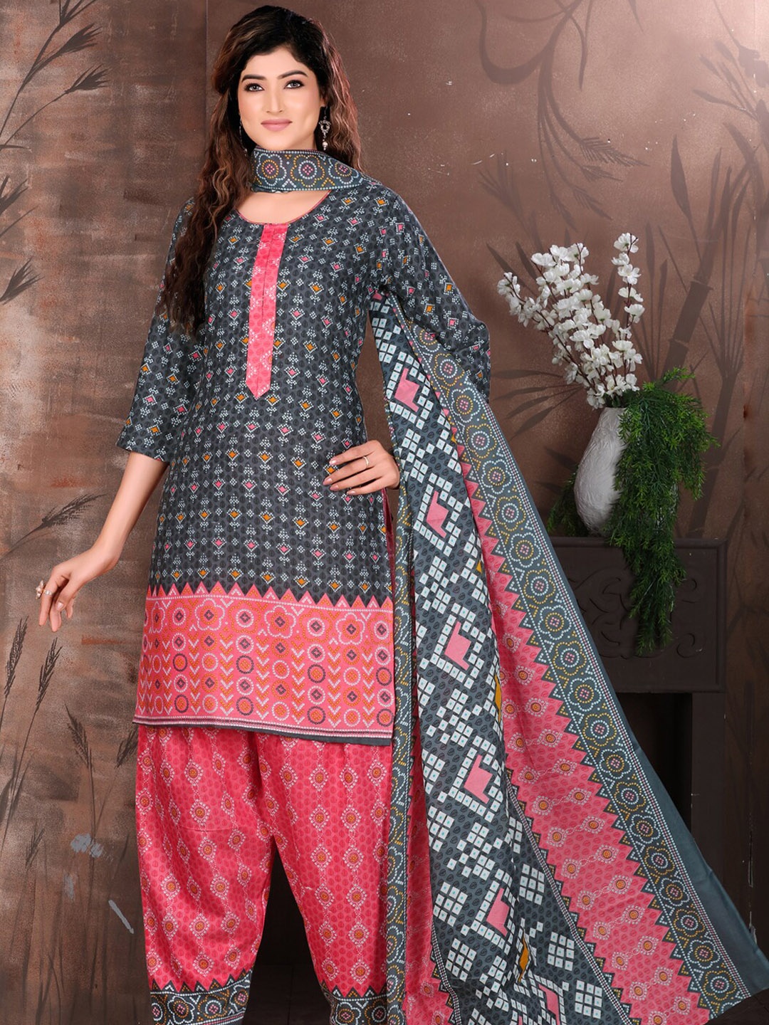 

KALINI Round Neck Ethnic Printed Regular Cotton Kurta & Patiala With Dupatta, Grey