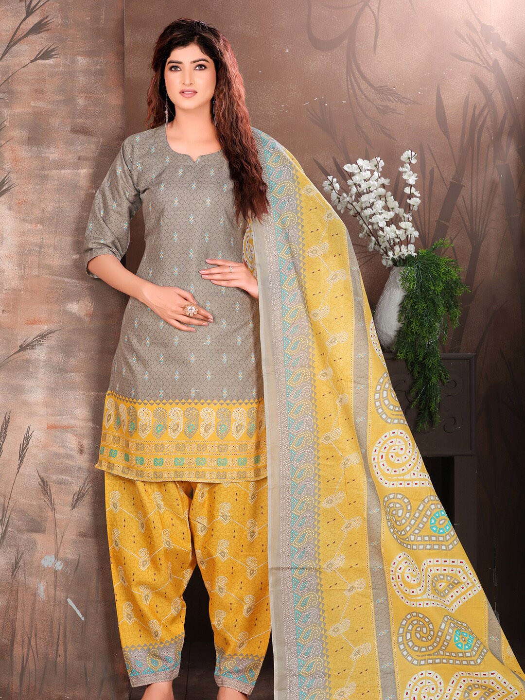 

KALINI Round Neck Ethnic Printed Regular Cotton Kurta & Patiala With Dupatta, Grey