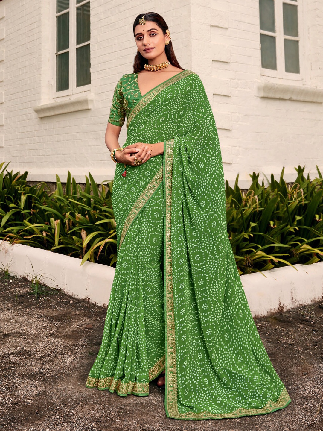 

elora Bandhani Printed Saree, Green
