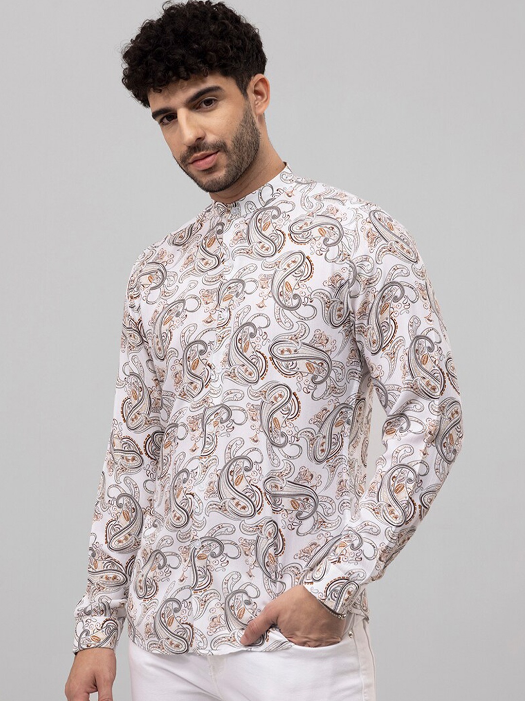 

Snitch Brown Slim Fit Ethnic Motifs Printed Mandarin Collar Casual Shirt