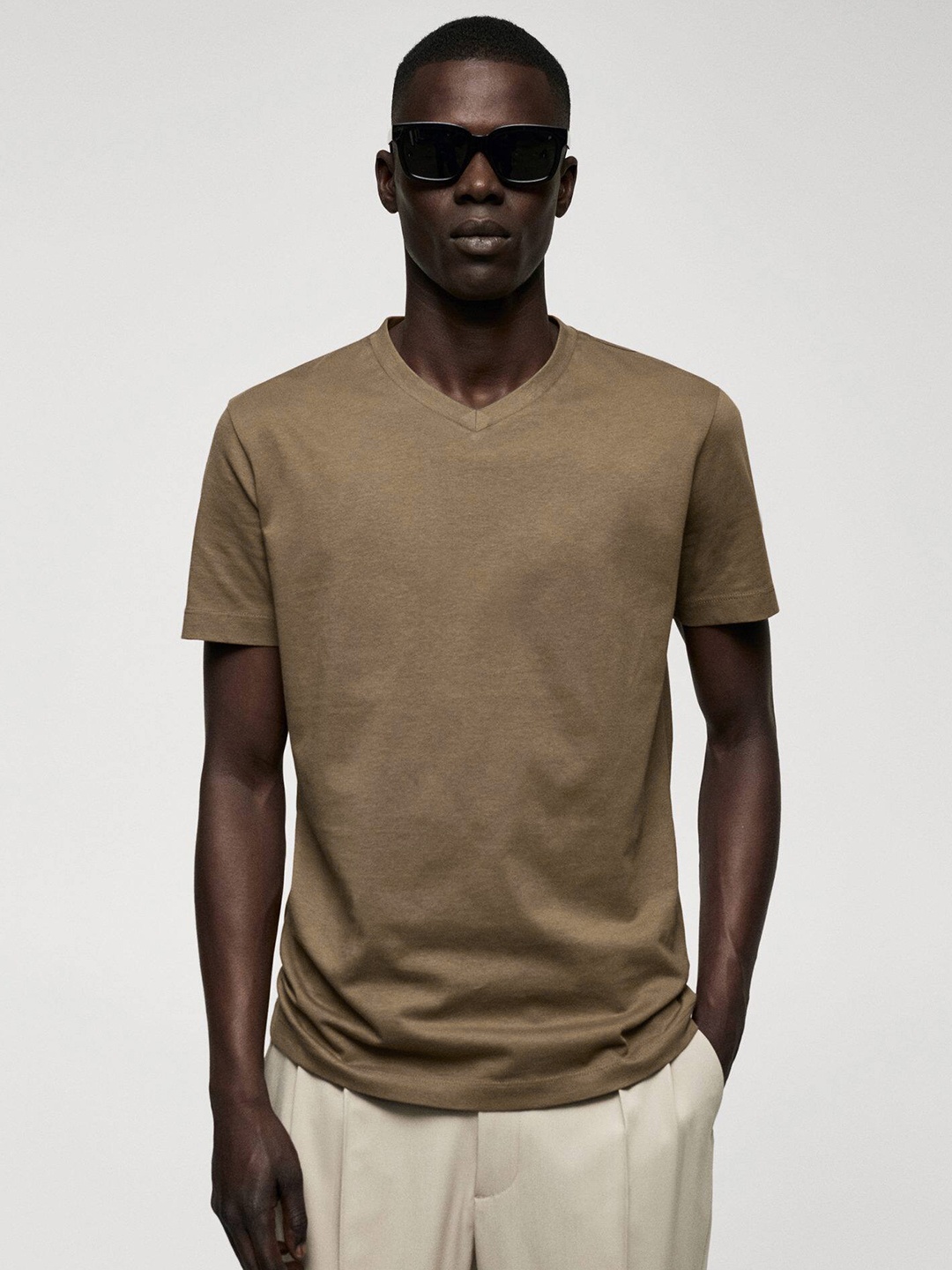 

MANGO MAN Solid V-Neck T-shirt, Brown