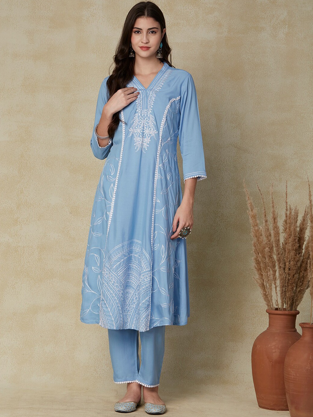 

FASHOR Blue Ethnic Motifs Embroidered Panelled Thread Work Kurta With Trousers
