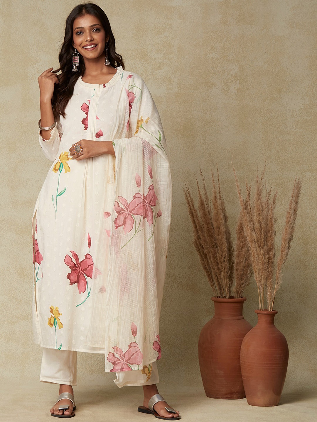 

FASHOR Off White Floral Printed Band Collar Pure Cotton Kurta & Trousers with Dupatta