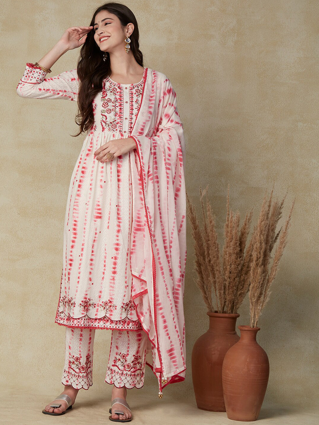 

FASHOR White Abstract Printed Thread Work Pure Cotton Kurta & Trousers with Dupatta
