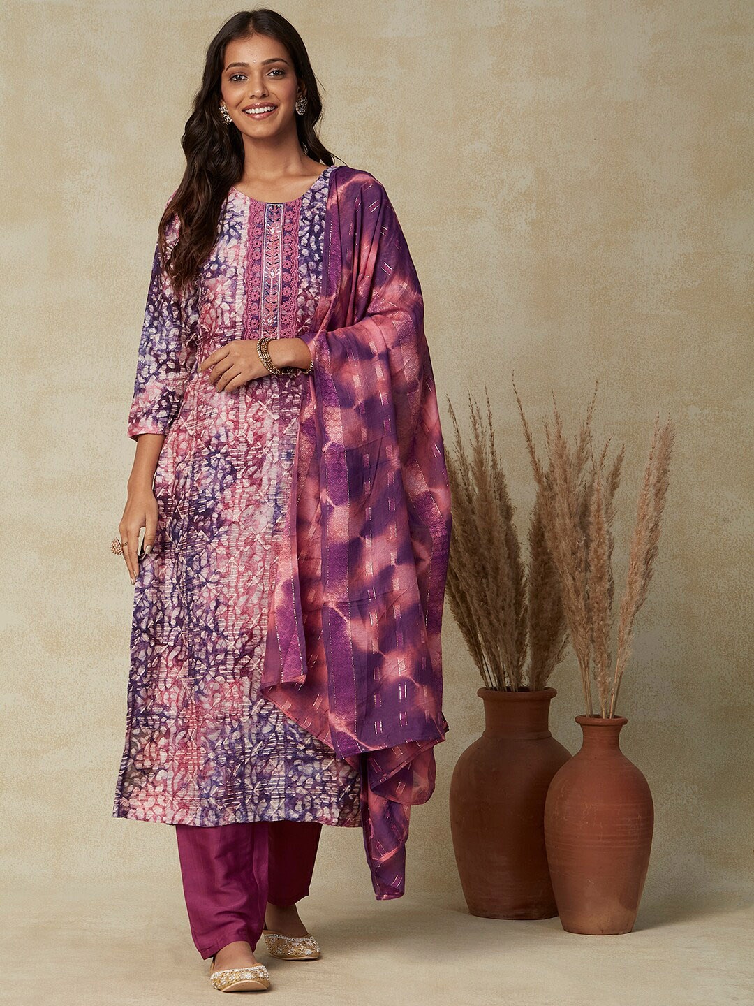 

FASHOR Mauve Batik Ethnic Motifs Printed Thread Work Kurta & Trousers with Dupatta