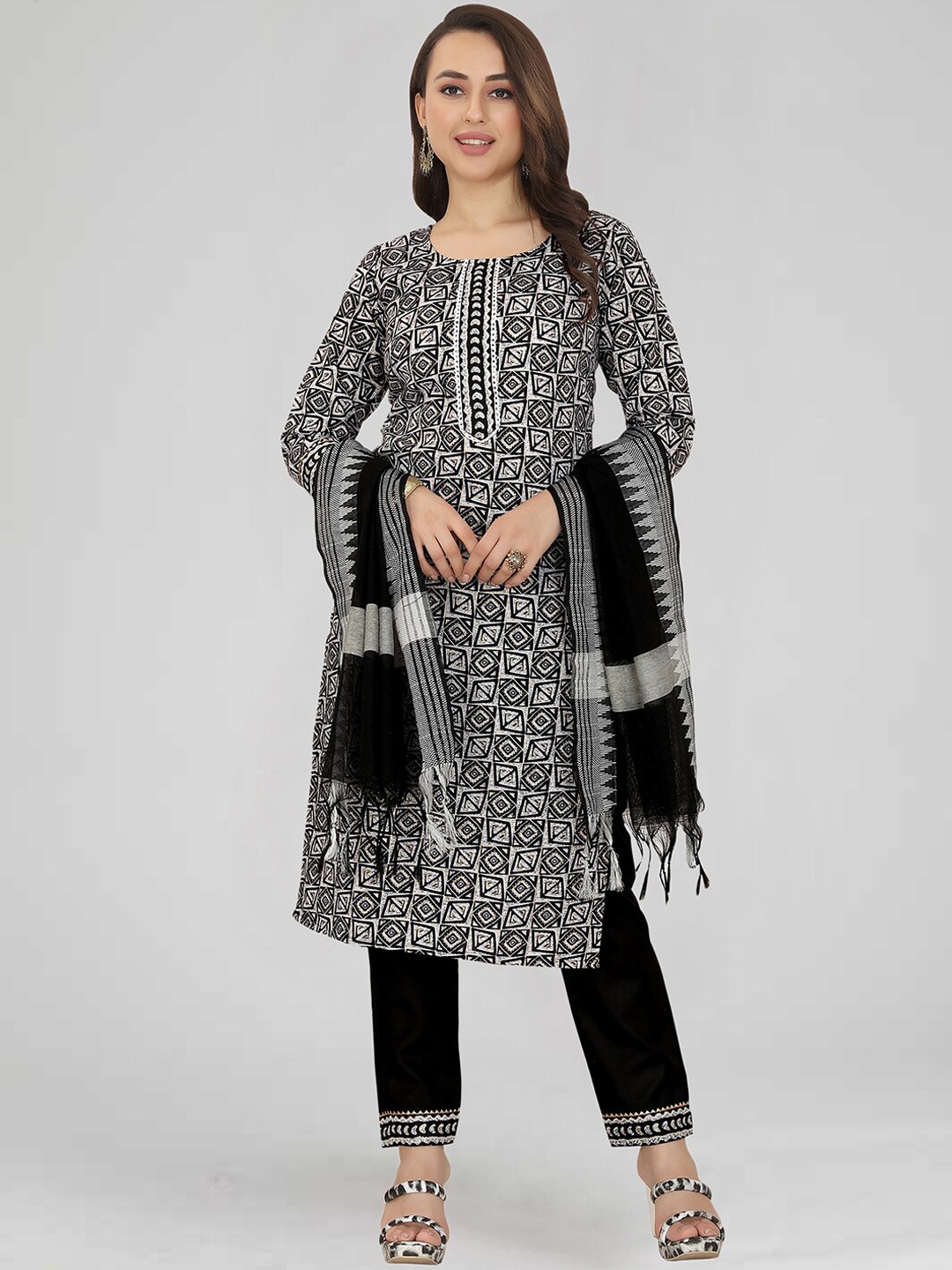 

KALINI Geometric Printed Cotton Kurta & Harem Pants With Dupatta, Black