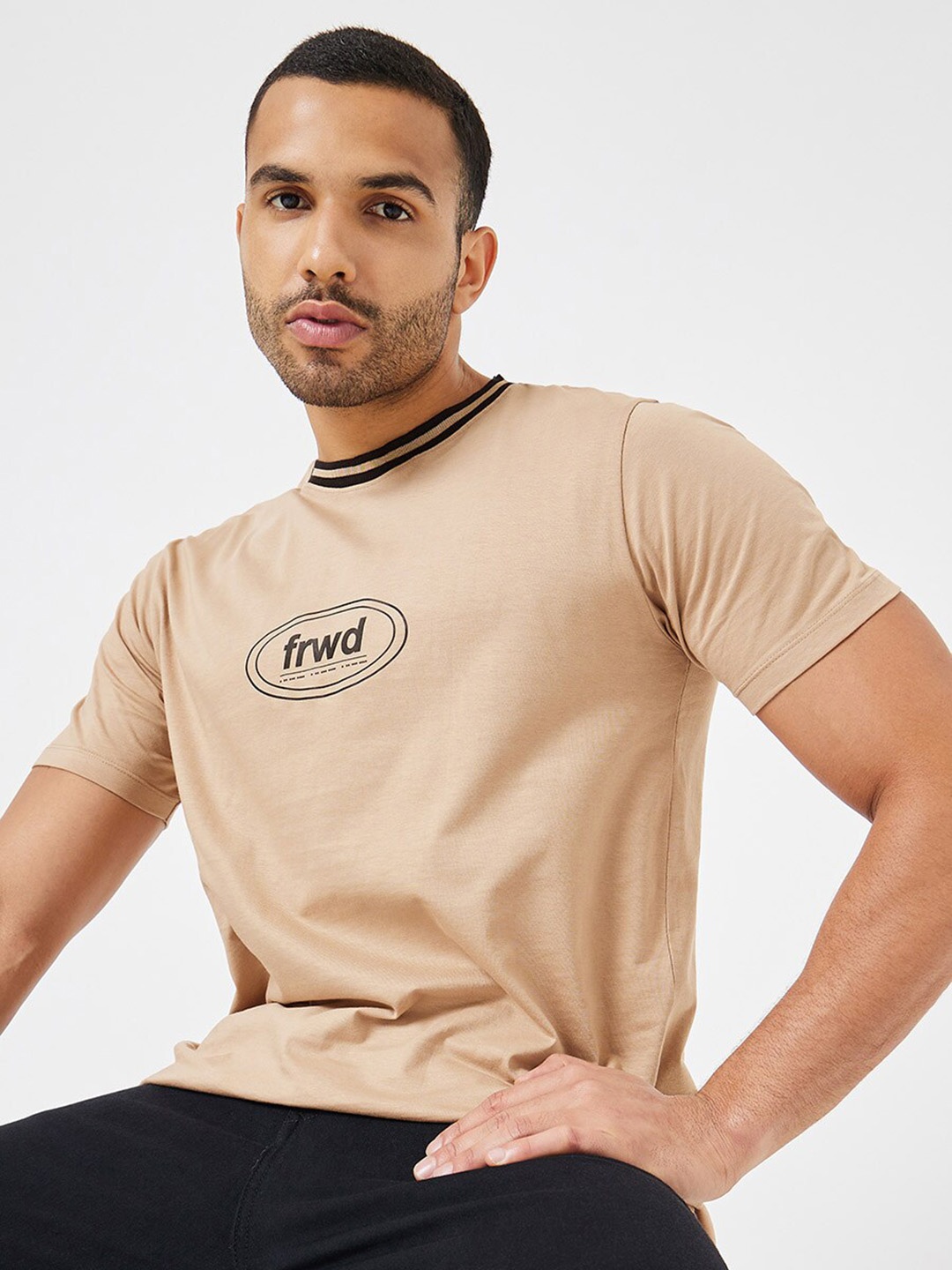 

Styli Men Beige Printed Pure Cotton Regular Fit T-shirt