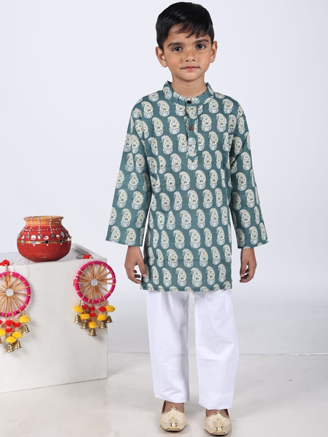 

Maaikid Boys Paisley Printed Band Collar Pure Cotton Kurta with Pyjamas, Green