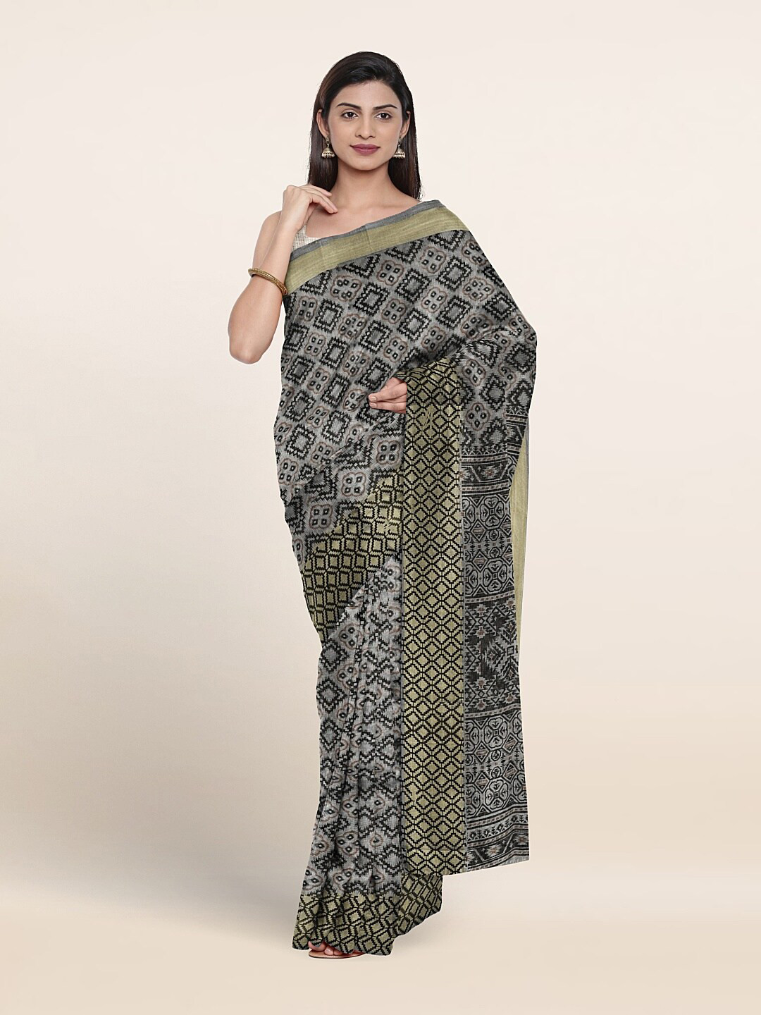 

Pothys Geometric Printed Pure Cotton Saree, Grey