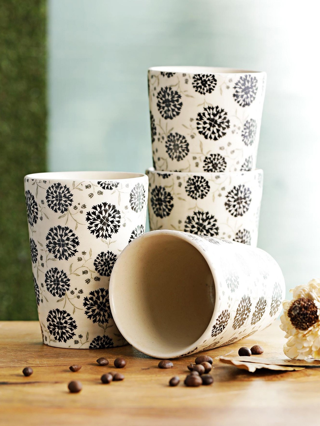 

MIAH Decor Off-White & Black 4-Pieces Printed Ceramic Tumbler Set