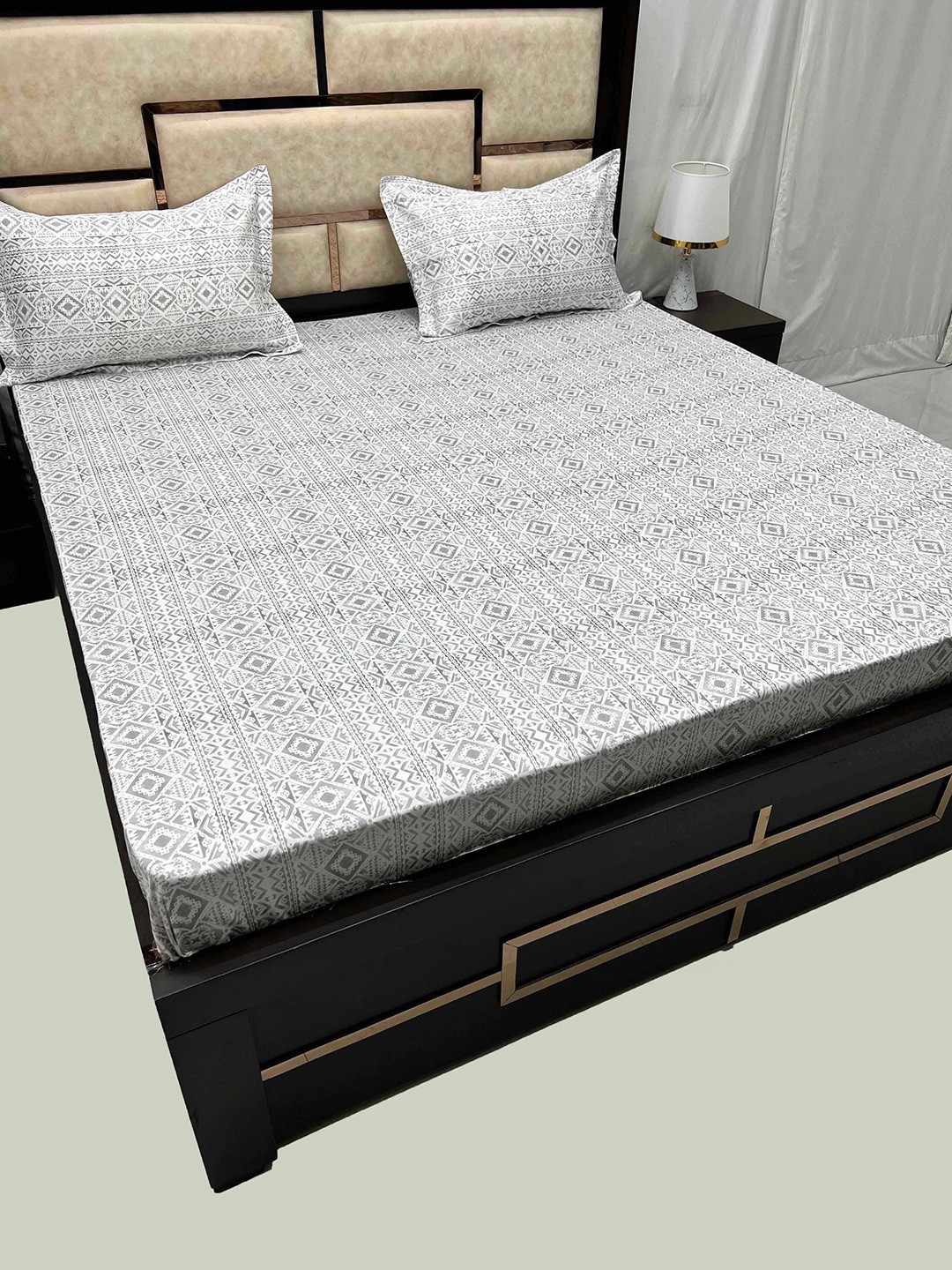 

Pure Decor Royal Divine Grey Geometric 500 TC Cotton King Bedsheet with 2 Pillow Covers