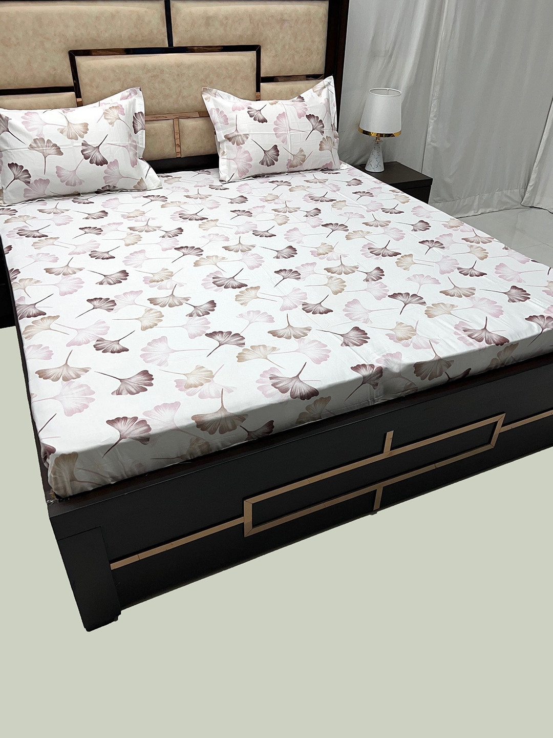 

Pure Decor Royal Divine Cream-Coloured Floral Printed Pure Cotton 500 TC King Bedsheet Set