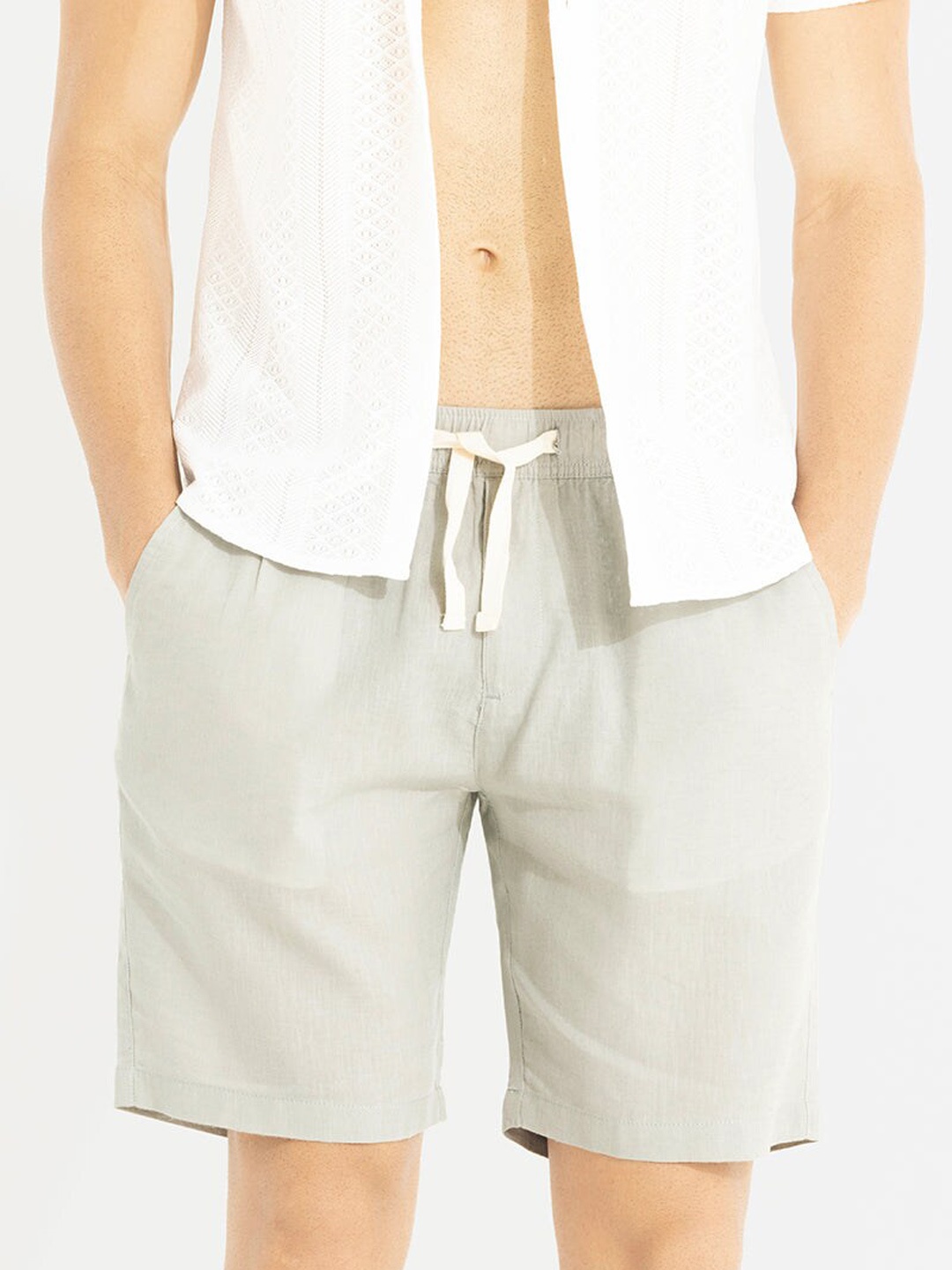 

Snitch Men Grey Mid-Rise Linen Shorts