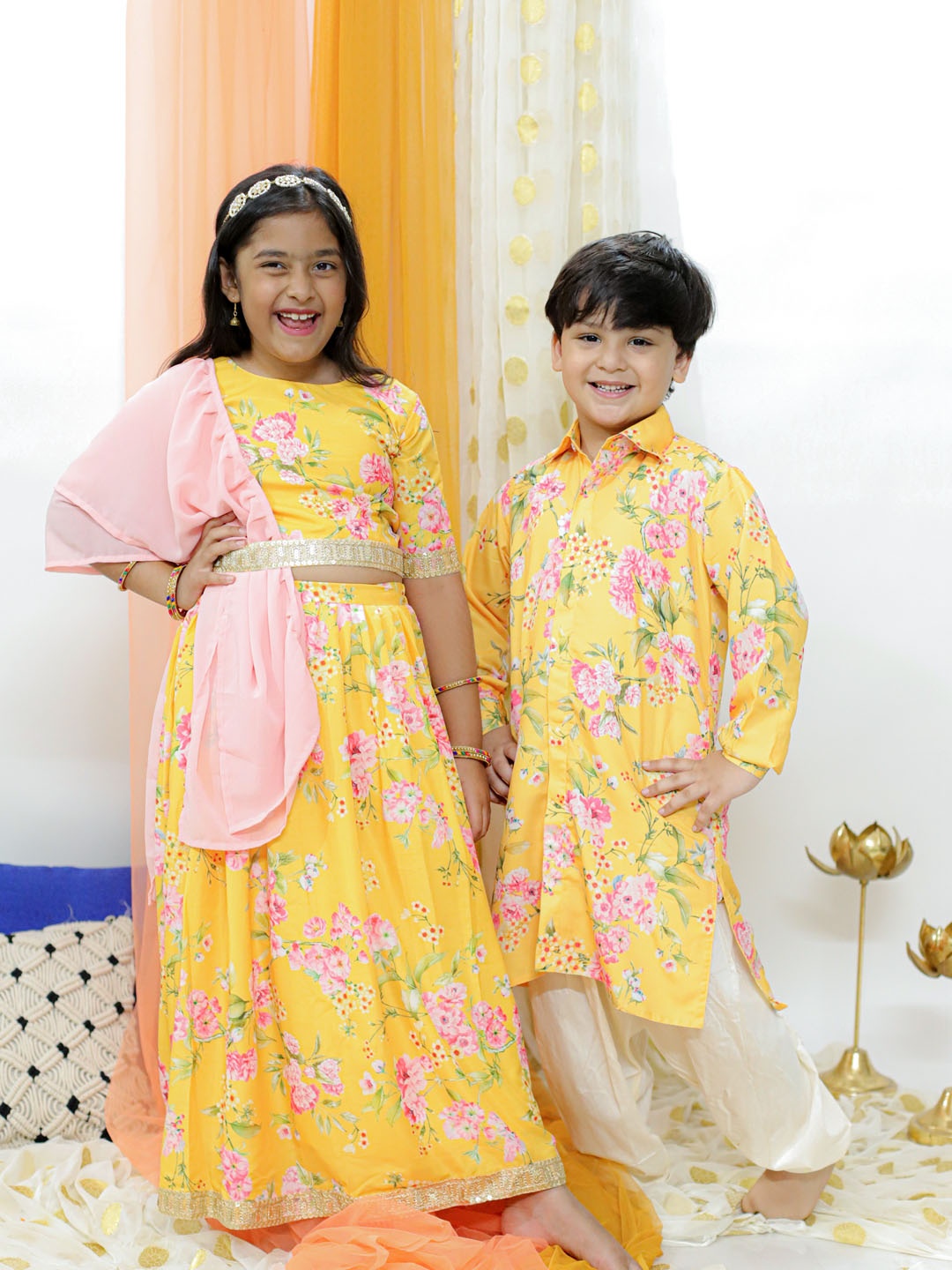 

VASTRAMAY Girls Printed Ready To Wear Lehenga & Blouse With Dupatta, Yellow