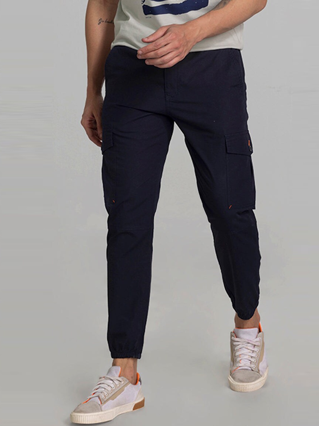 

Snitch Men Black Smart Mid-Rise Cotton Cargos