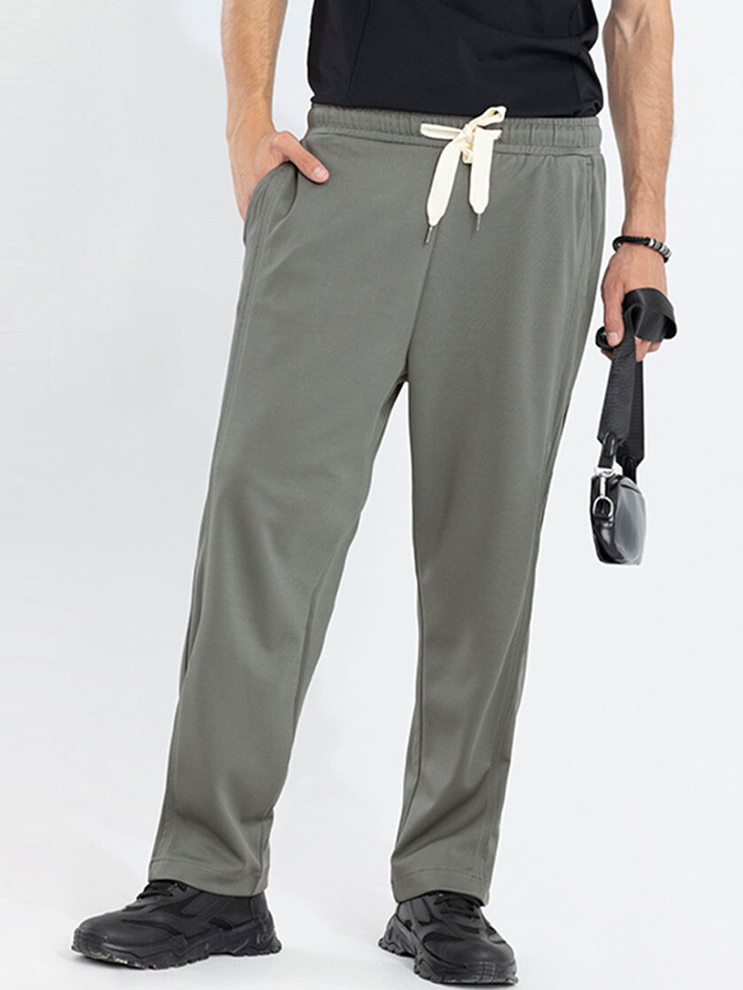 

Snitch Men Smart Loose Fit Trousers, Grey