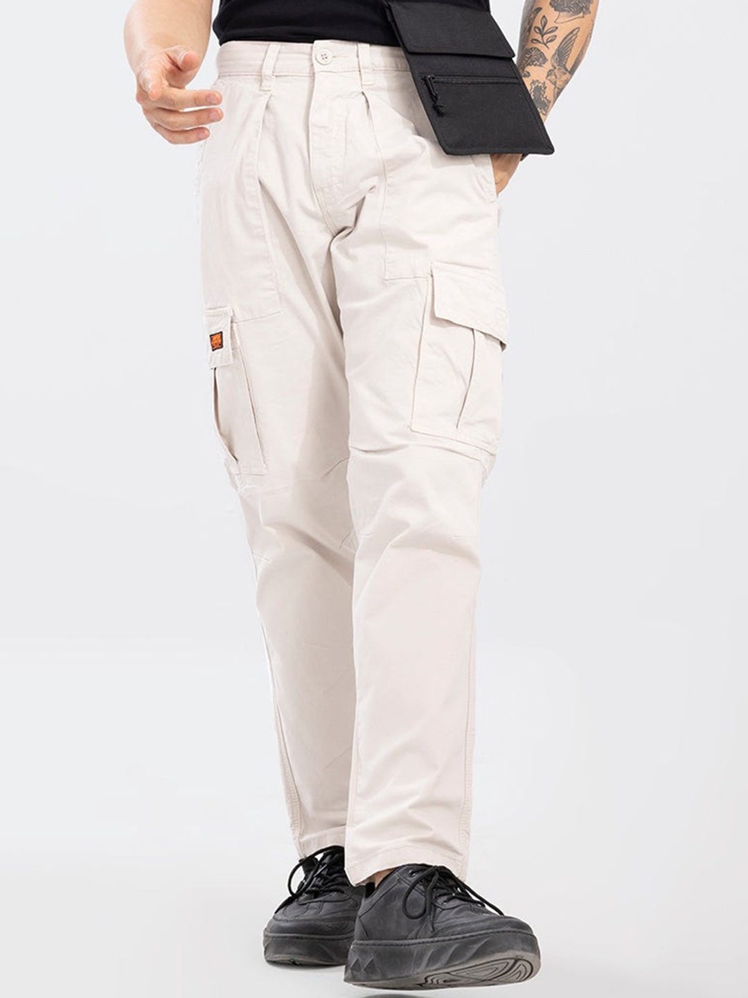 

Snitch White Smart Tapered Fit Mid Rise Plain Cotton Cargos