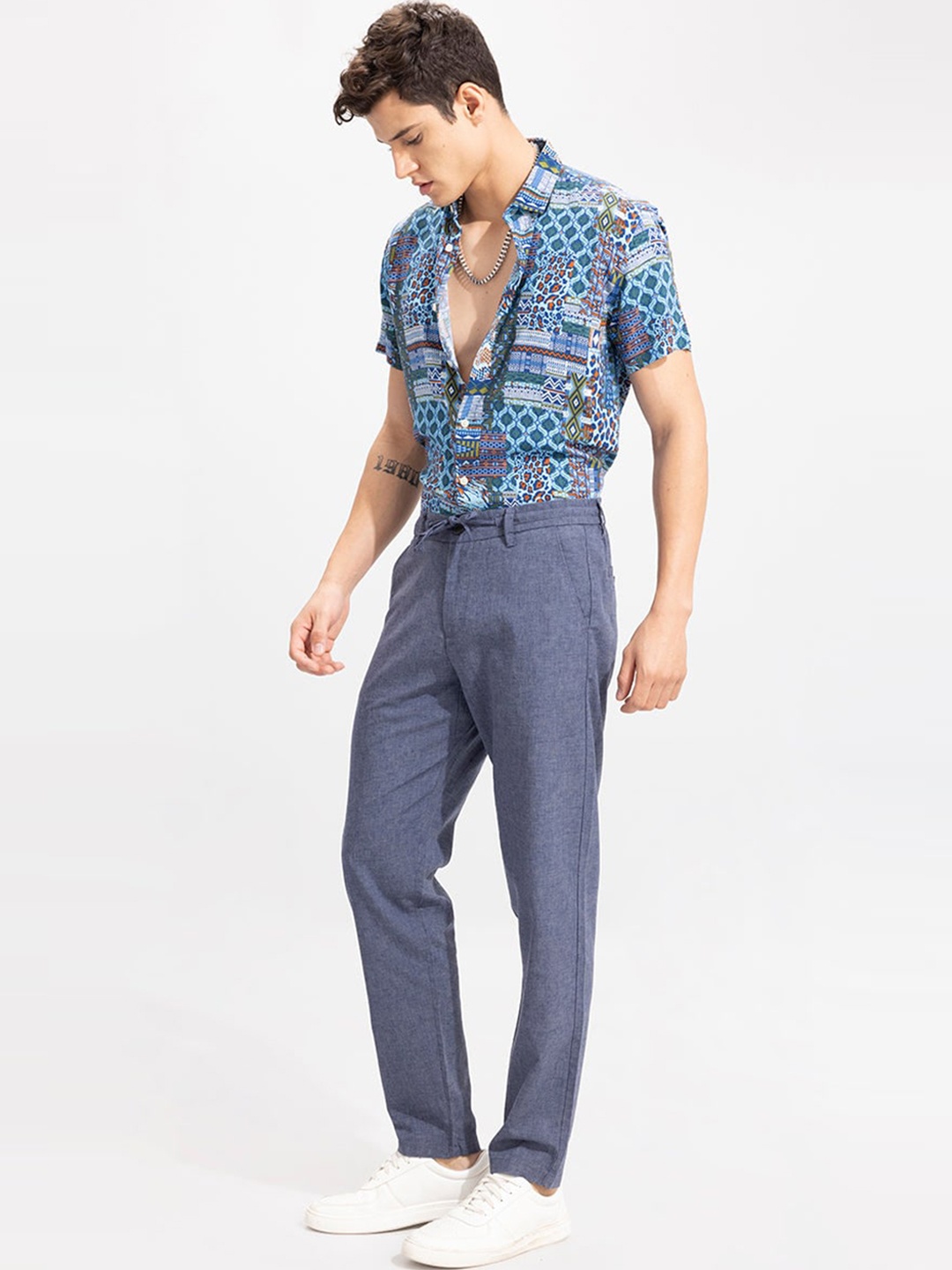 

Snitch Blue Smart Mid Rise Plain Linen Chinos