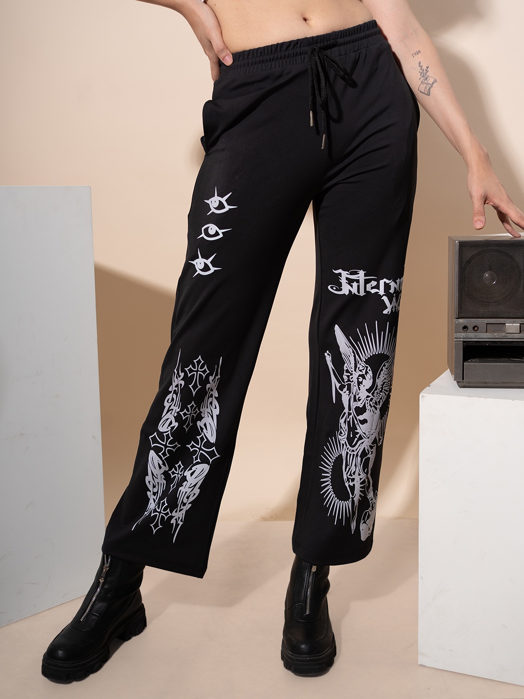 

Stylecast X Hersheinbox Women Printed Relaxed Trousers, Black