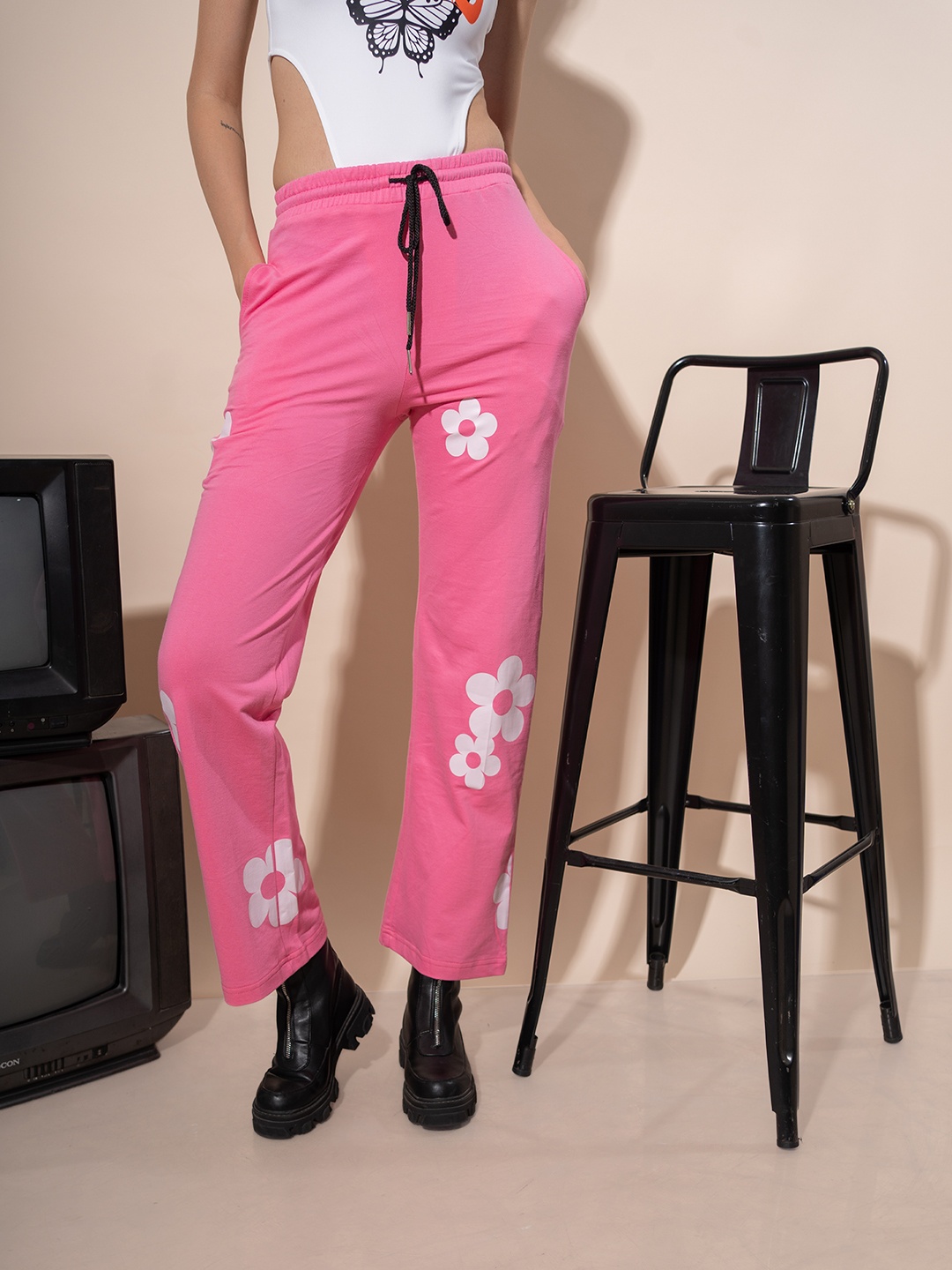 

Stylecast X Hersheinbox Women Printed Relaxed High-Rise Trousers, Pink