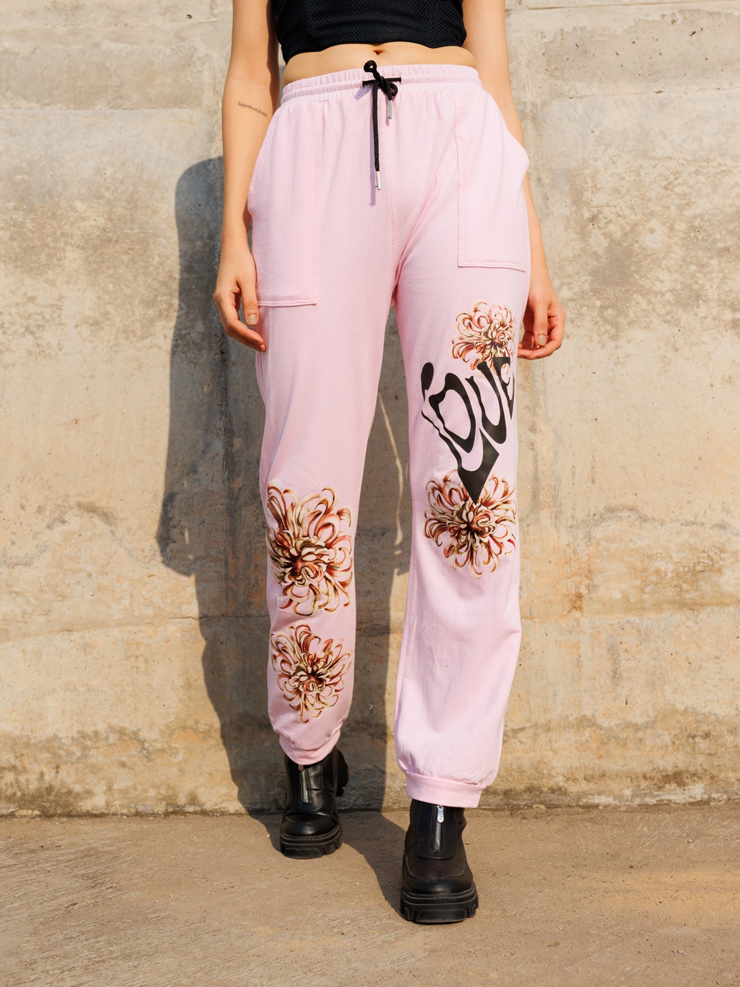 

Stylecast X Hersheinbox Women Printed Relaxed Fit Trousers, Pink