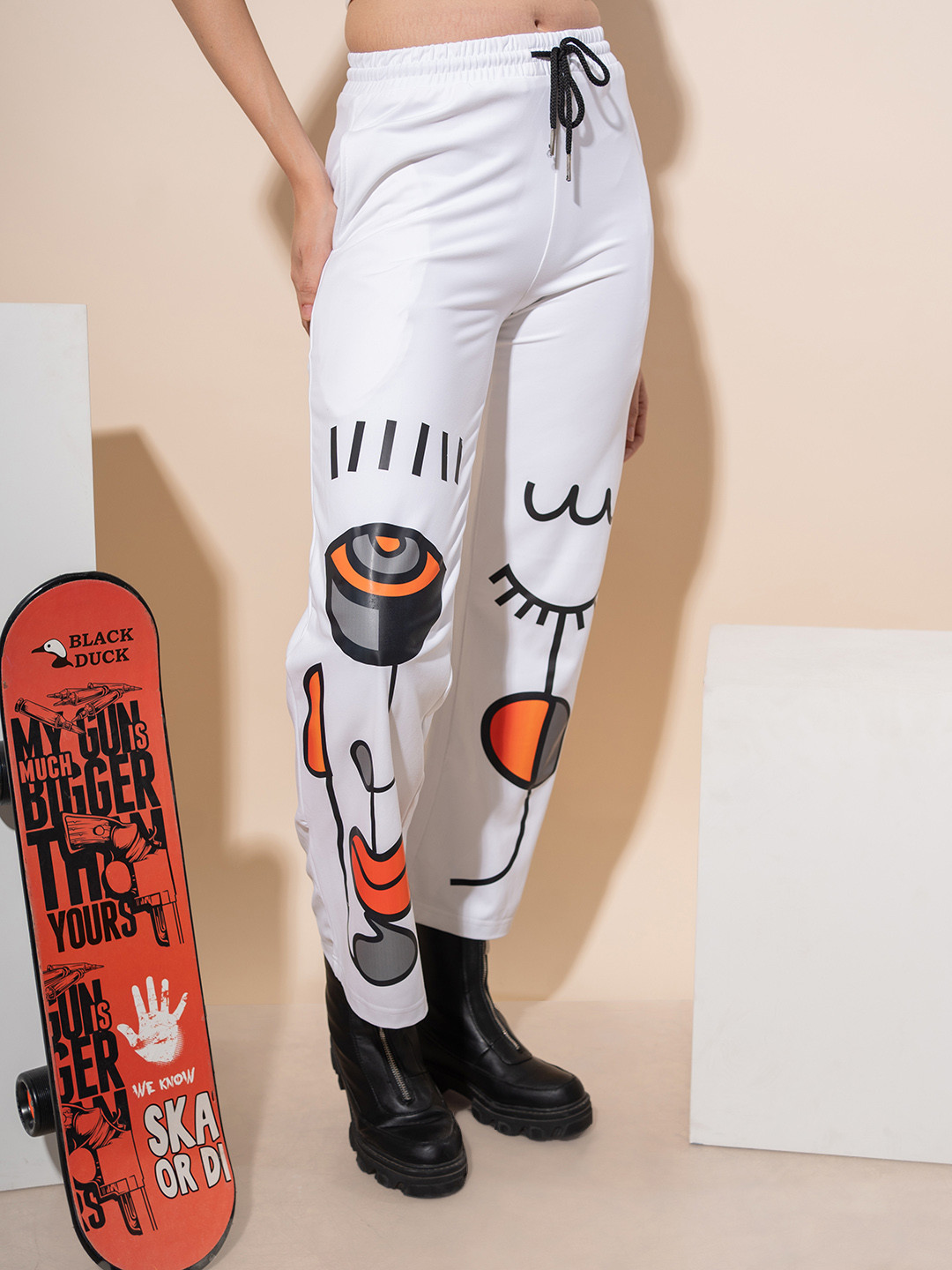 

Stylecast X Hersheinbox Women Printed Relaxed High-Rise Trousers, White