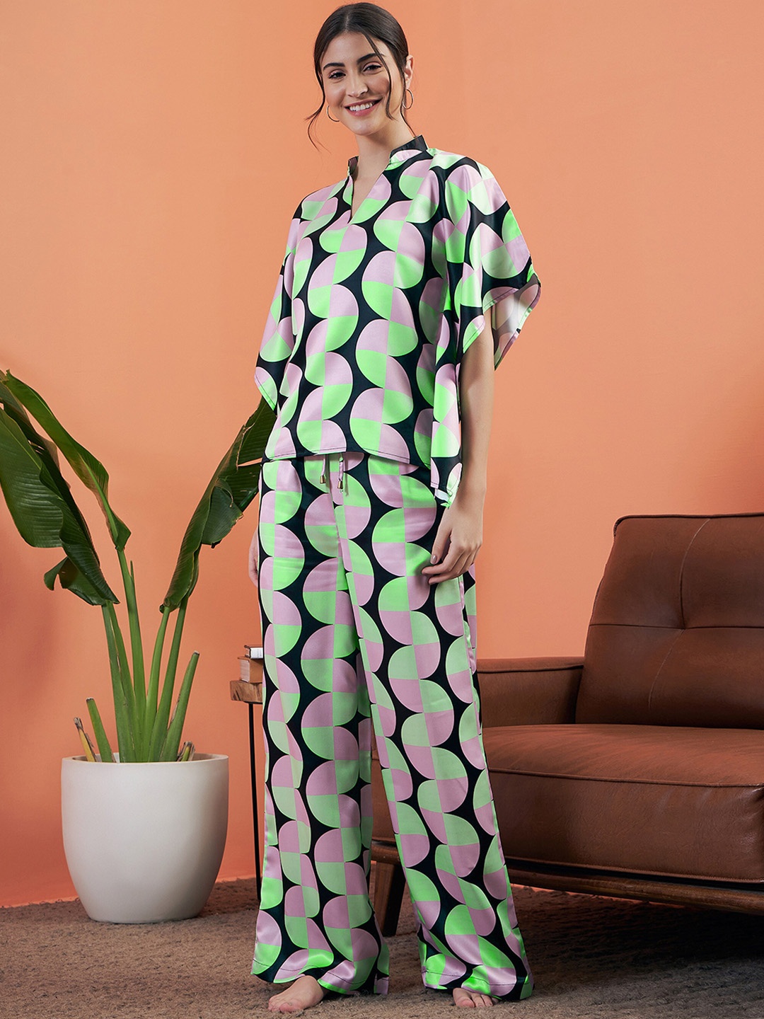 

SASSAFRAS alt-laze Abstract Printed Satin Kaftan Top With Lounge Pants, Black